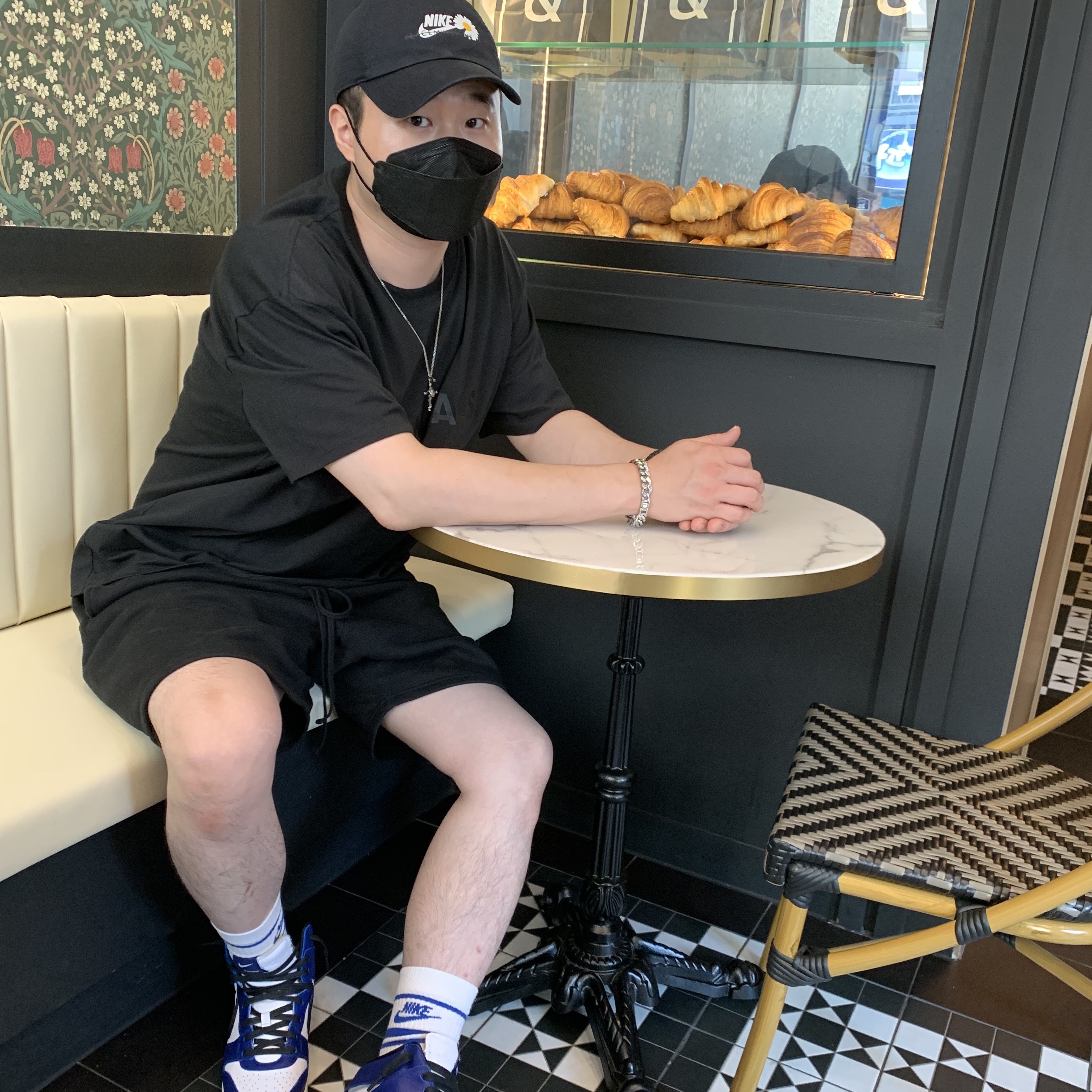 Essentials 3D Silicon Applique Boxy T-Shirt Dark Slate/Black 2020, Essentials Fleece Shorts Weathered Black - 20FW 착용 스타일 - 2