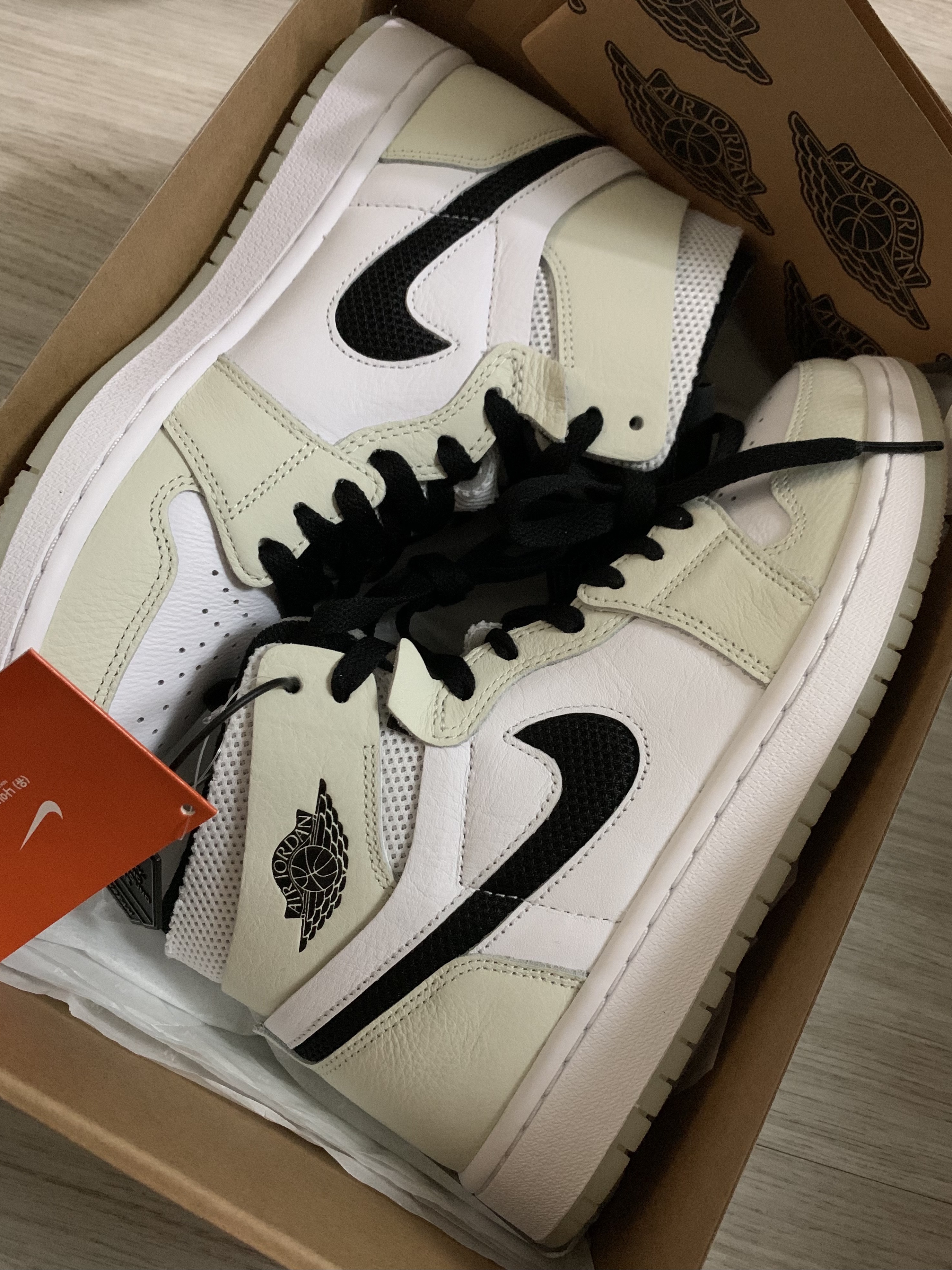 (W) Jordan 1 Zoom Air CMFT Light Bone 착용 스타일