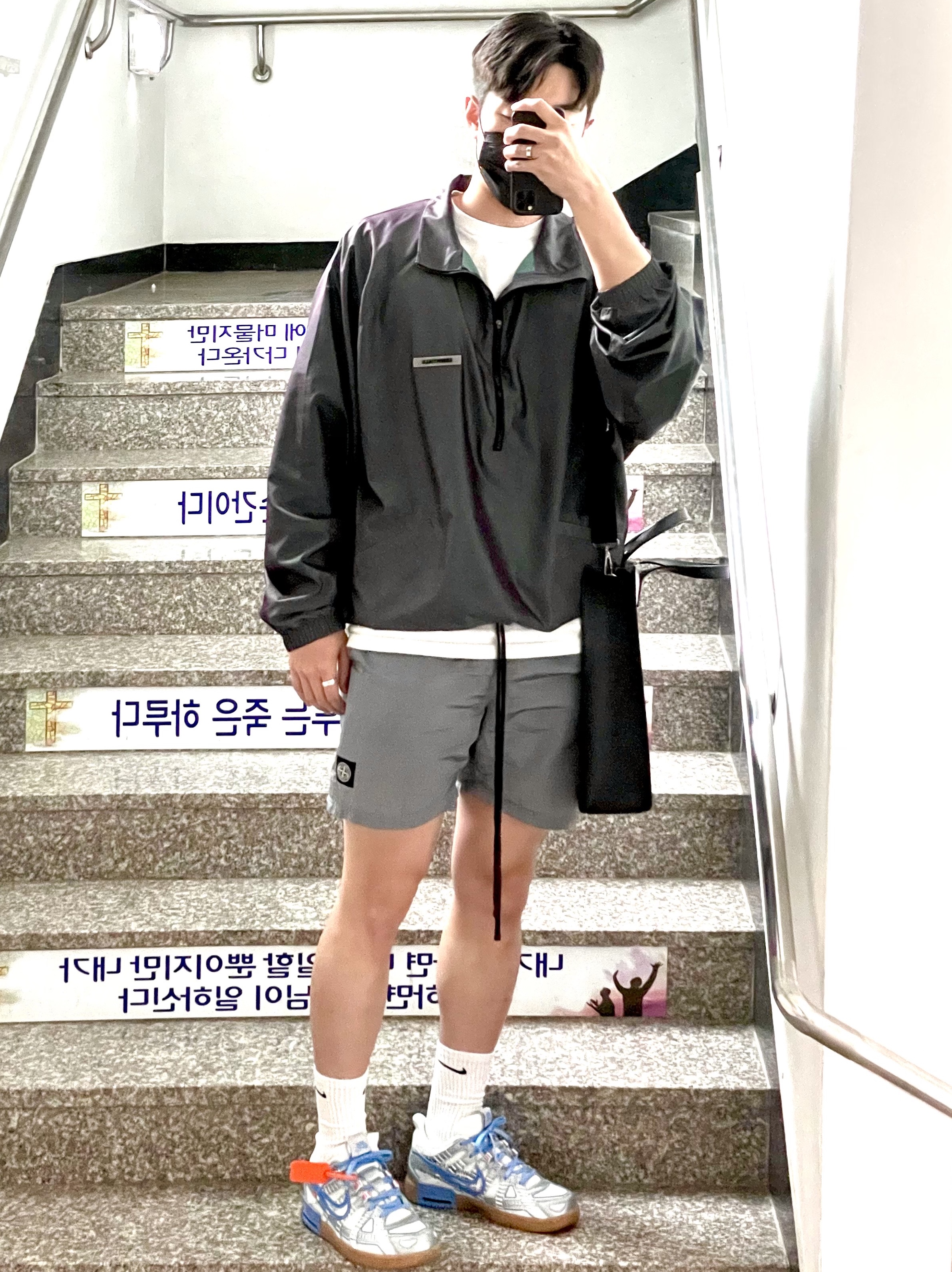 Essentials Track Jacket Iridescent - 20SS, Nike x Off-White Air Rubber Dunk University Blue 착용 스타일