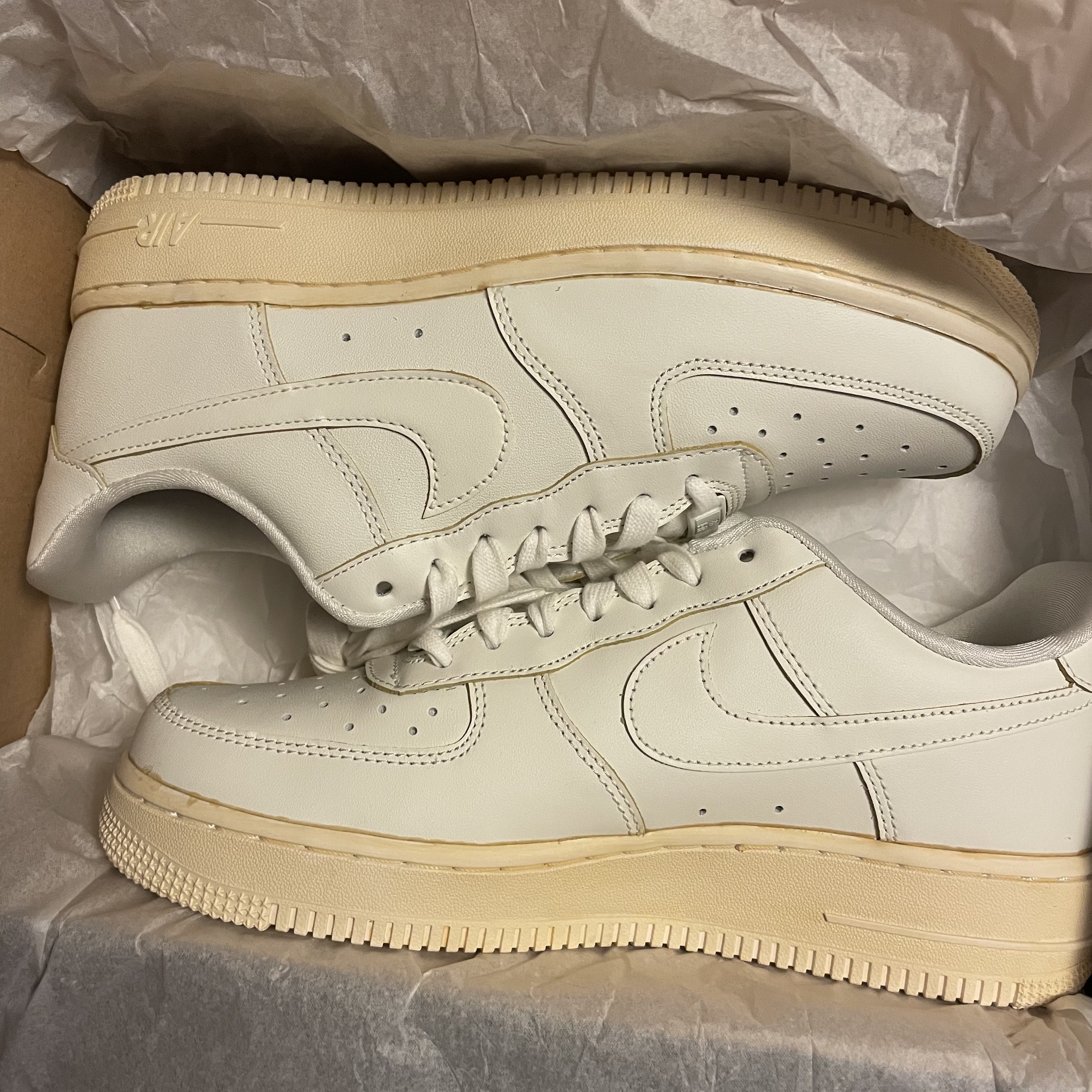 Nike Air Force 1 '07 LV8 Timeless Classic 착용 스타일