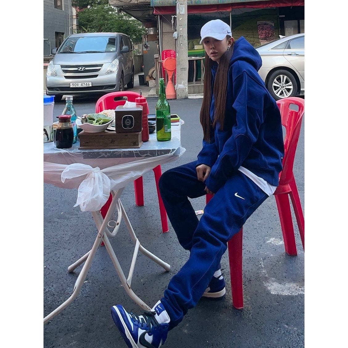 Nike x Drake Nocta Cardinal Stock Essential Hoodie Navy - Asia, Nike x Ambush Dunk High Deep Royal Blue 착용 스타일 - 2
