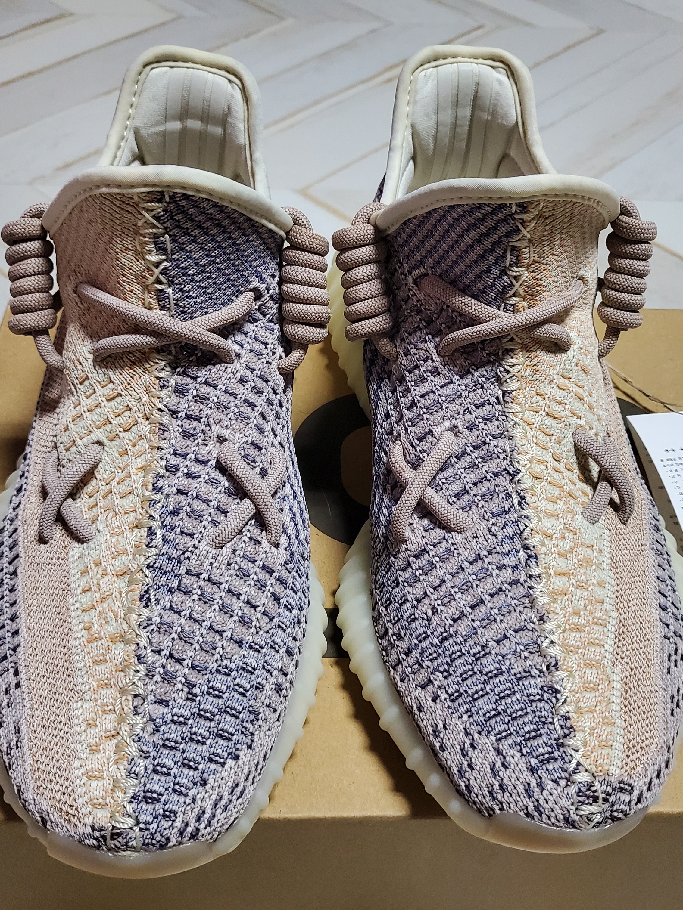 Adidas Yeezy Boost 350 V2 Ash Pearl, Adidas Yeezy Boost 380 Alien Blue - Reflective 착용 스타일 - 3