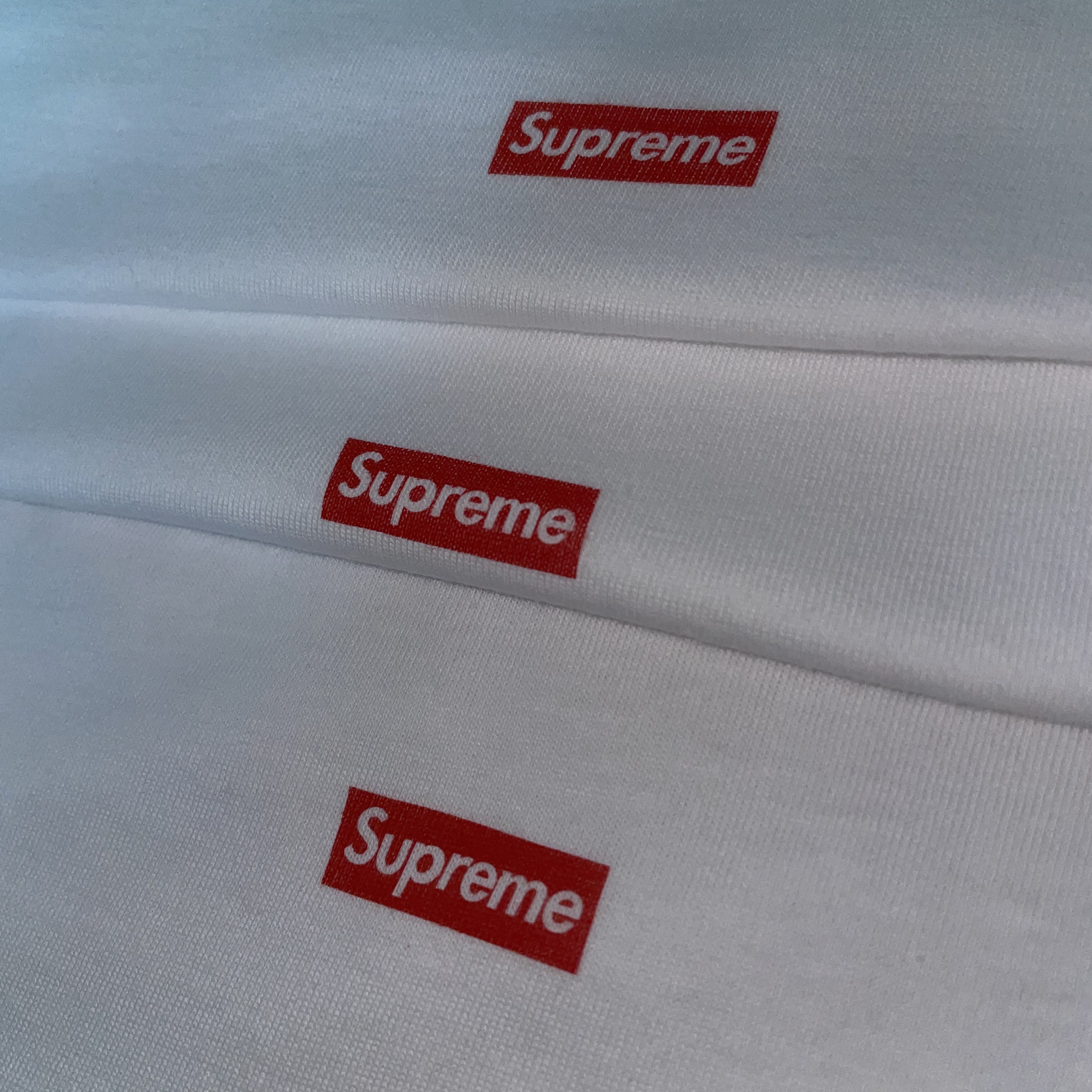 Supreme Hanes Tagless T-Shirt White (3 Pack) 착용 스타일
