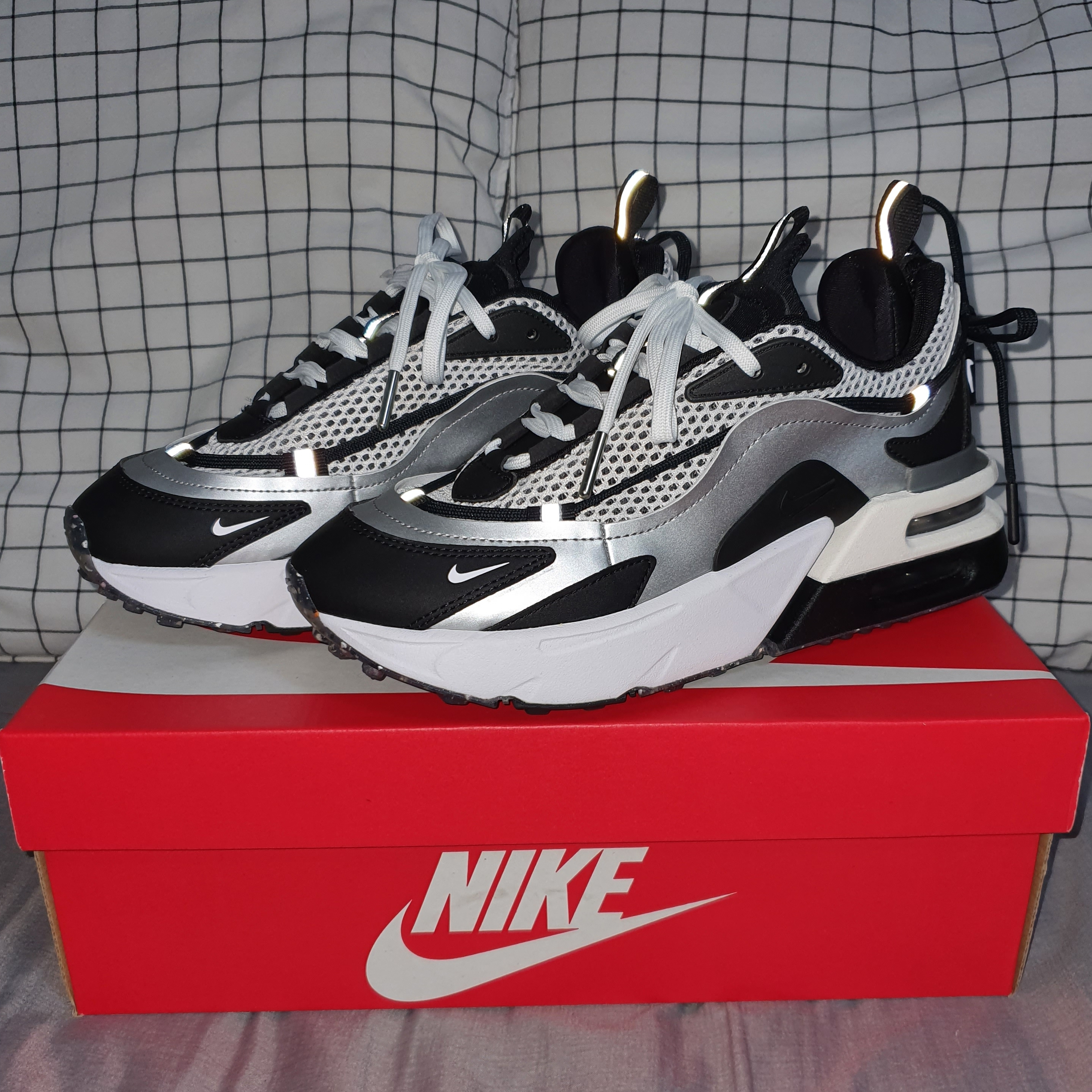 (W) Nike Air Max Furyosa Silver and Black 착용 스타일 - 1