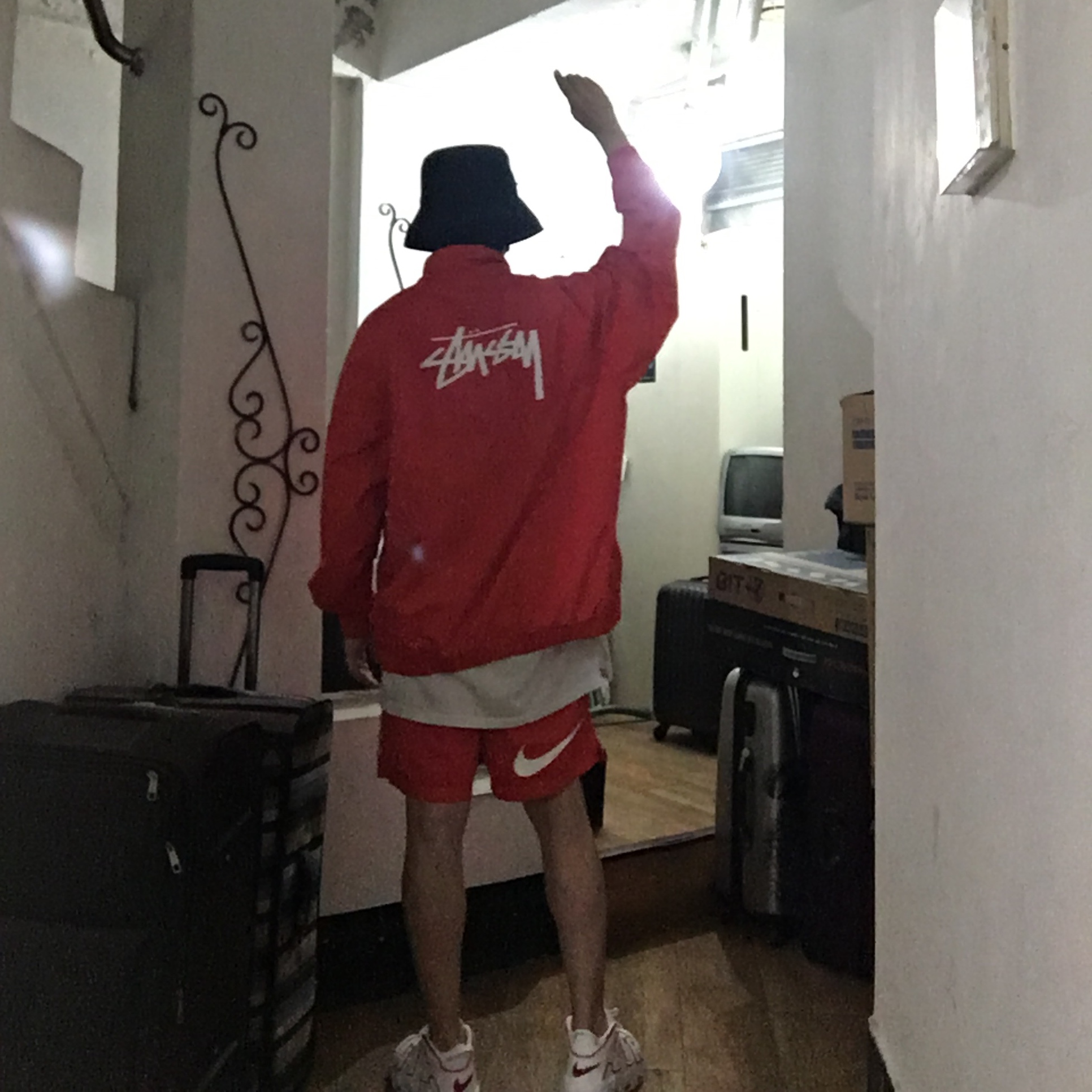Nike x Stussy Water Shorts Habanero Red, Nike x Stussy Windrunner Jacket Habanero Red 착용 스타일 - 3