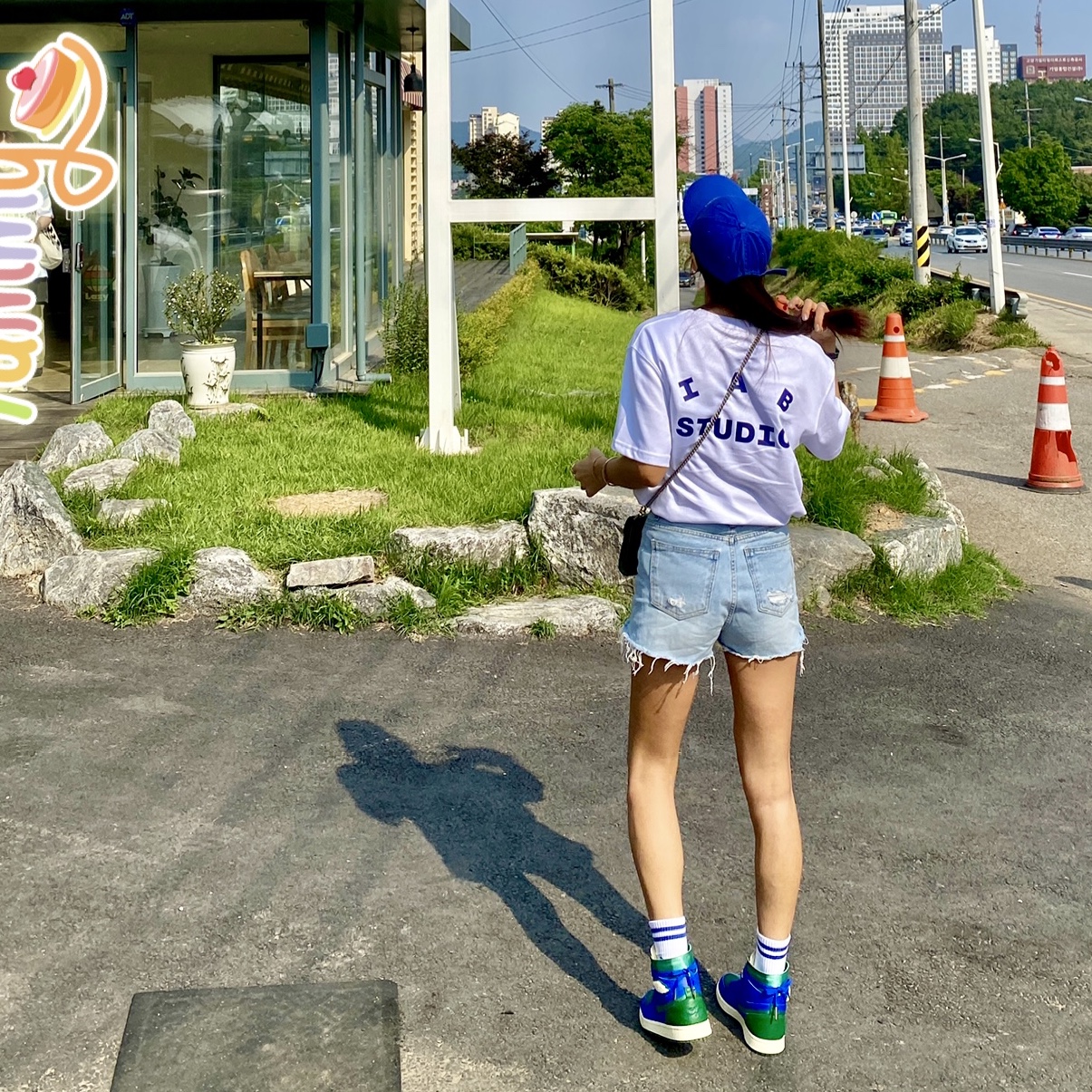 IAB Studio T-Shirt White, (W) Jordan 1 x Aleali May Zoom CMFT SP Califia 착용 스타일 - 1