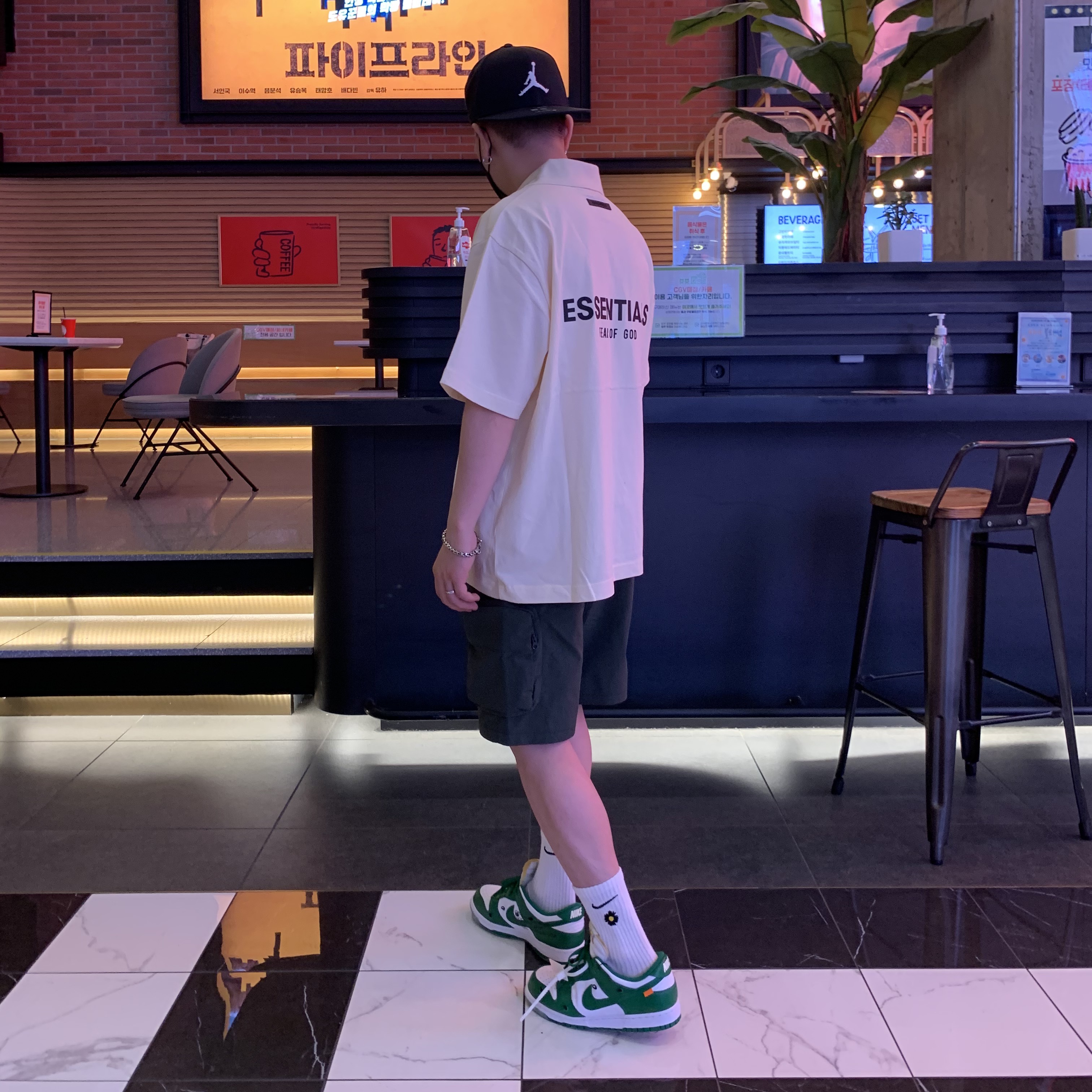 Essentials Short Sleeve Polo Cream - 21SS, Nike x Off-White Dunk Low Pine Green 착용 스타일 - 5