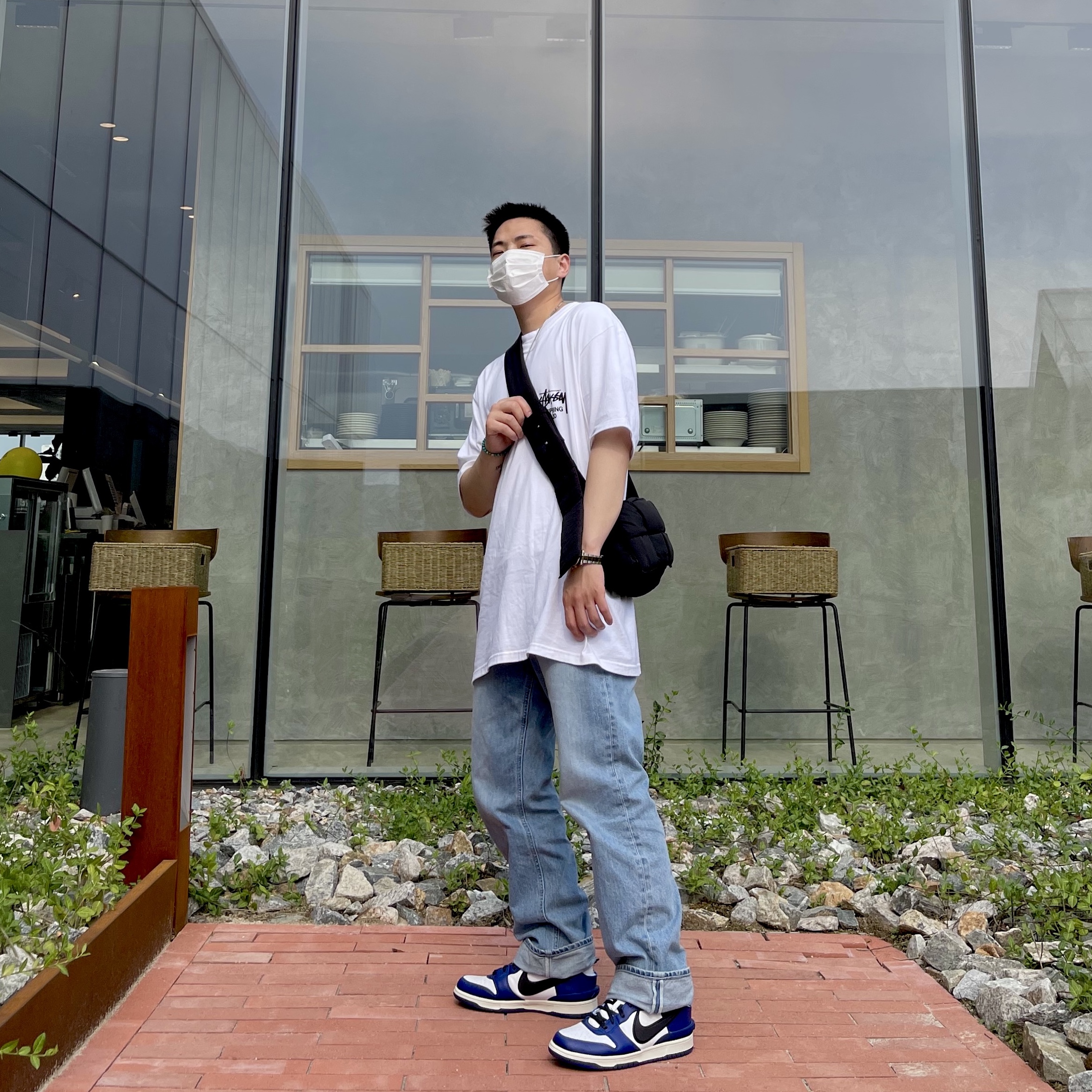 Nike x Ambush Dunk High Deep Royal Blue, Stussy Bouquet T-Shirt White 착용 스타일