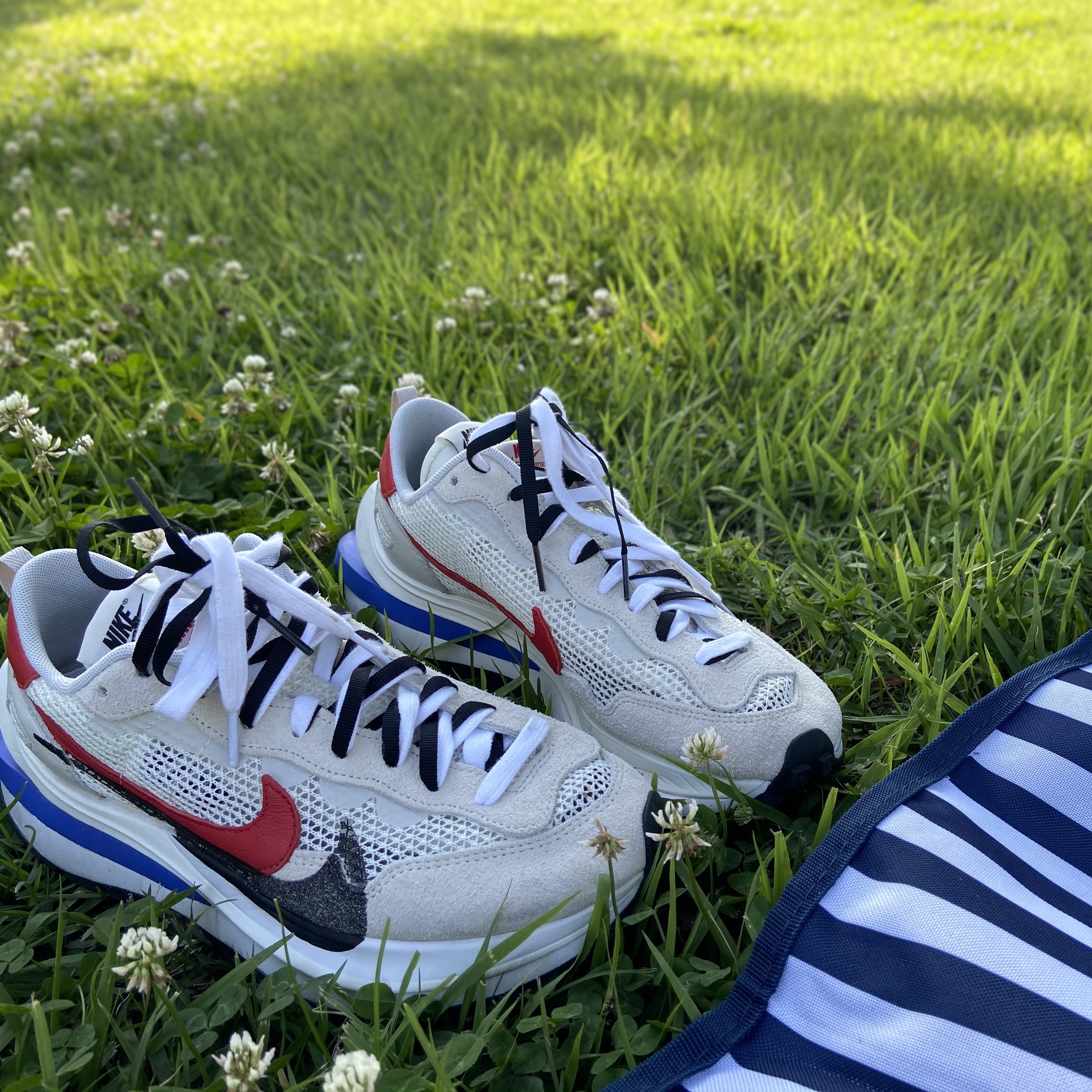 Nike x Sacai VaporWaffle Royal Fuchsia 착용 스타일