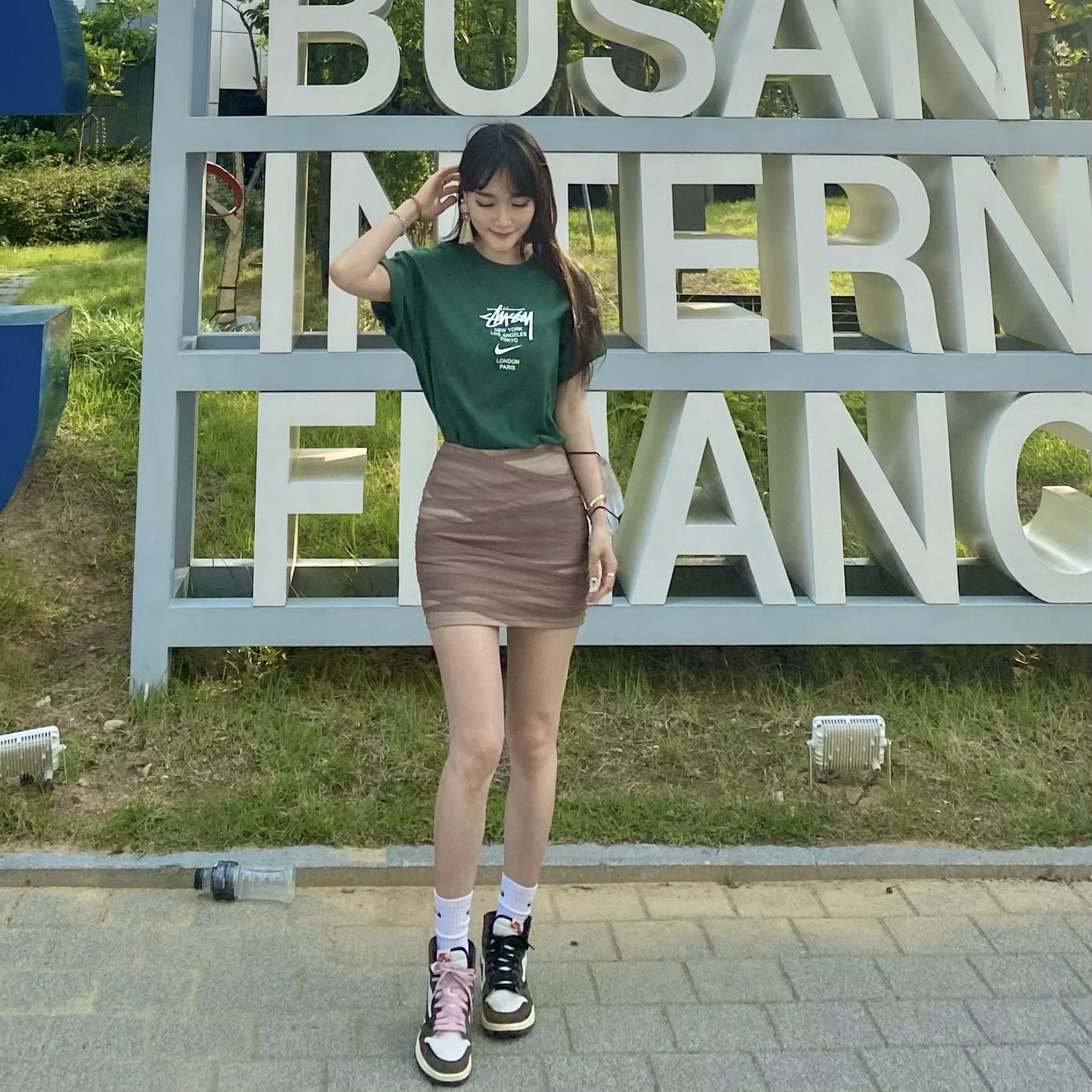 Nike x Stussy WT T-Shirt Green - Asia, Jordan 1 x Travis Scott Retro High OG SP Mocha 착용 스타일 - 1