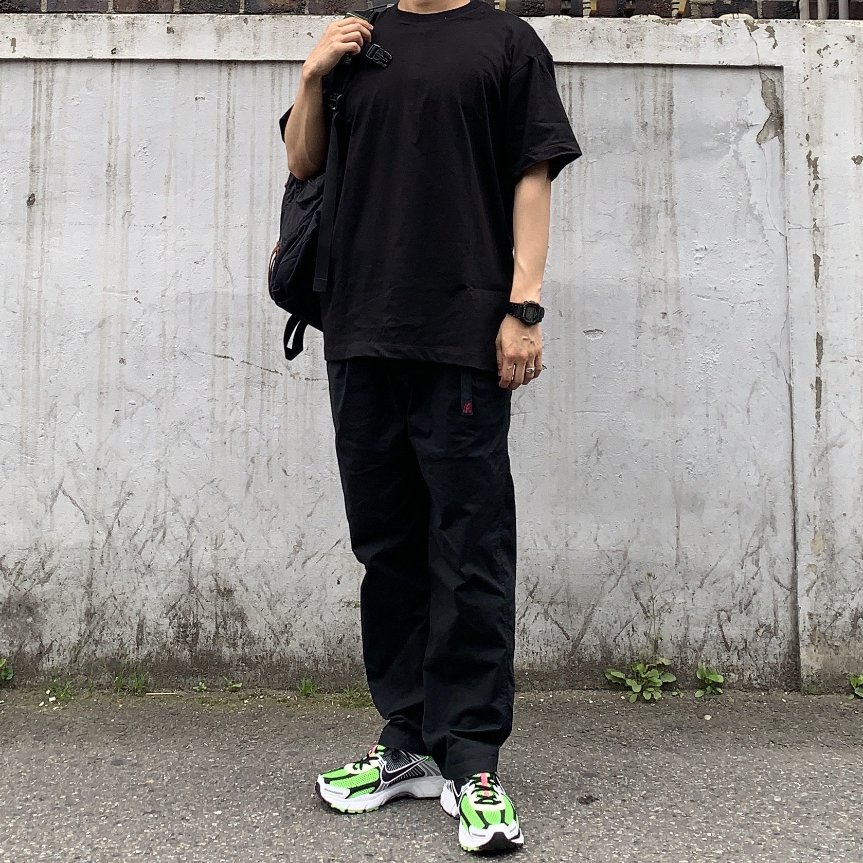Nike Zoom Vomero 5 Electric Green Black 착용 스타일