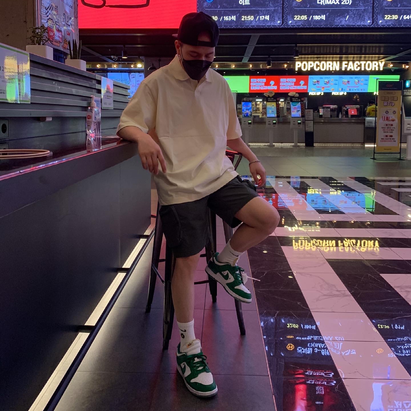 Essentials Short Sleeve Polo Cream - 21SS, Nike x Off-White Dunk Low Pine Green 착용 스타일 - 2