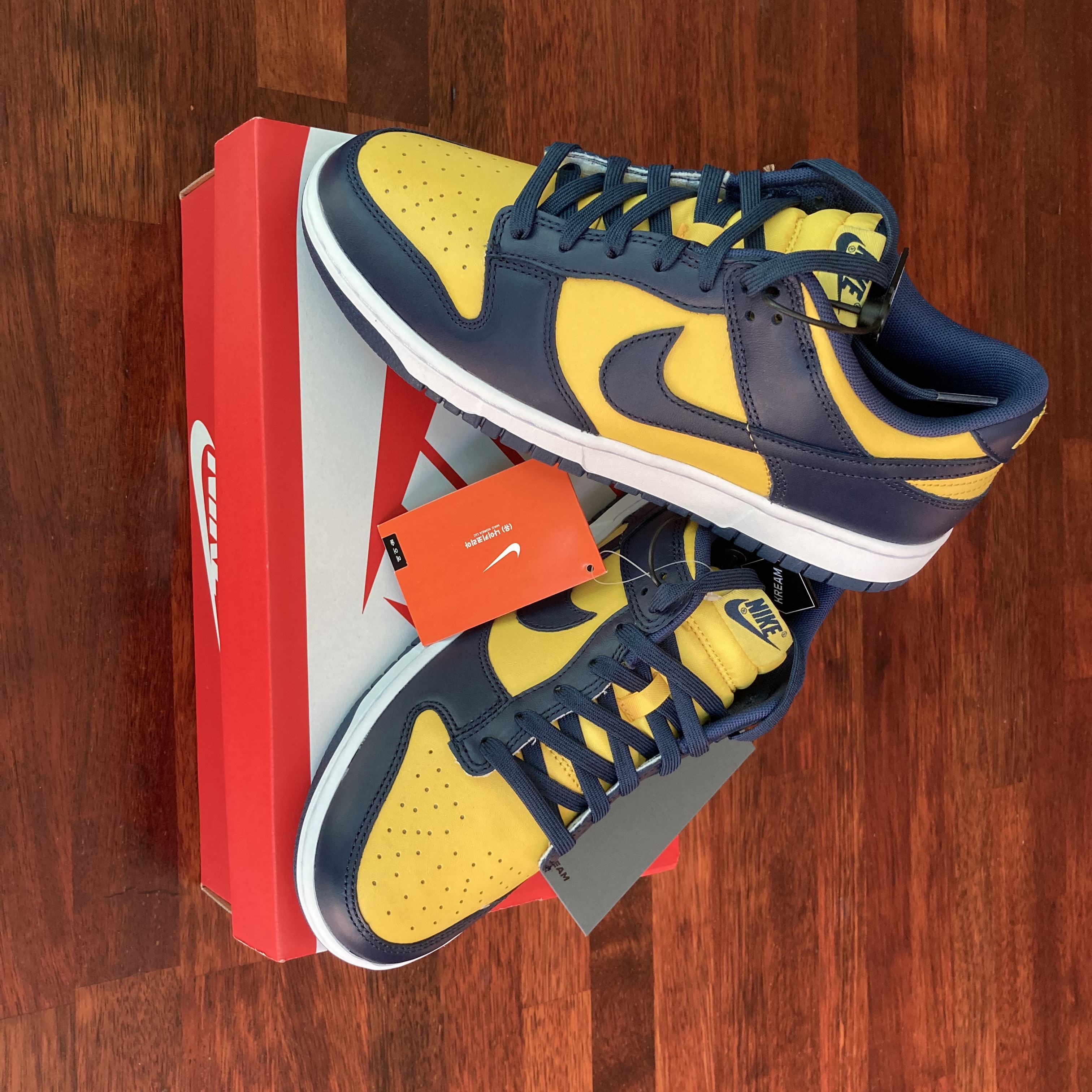 Nike Dunk Low Retro Varsity Maize 착용 스타일