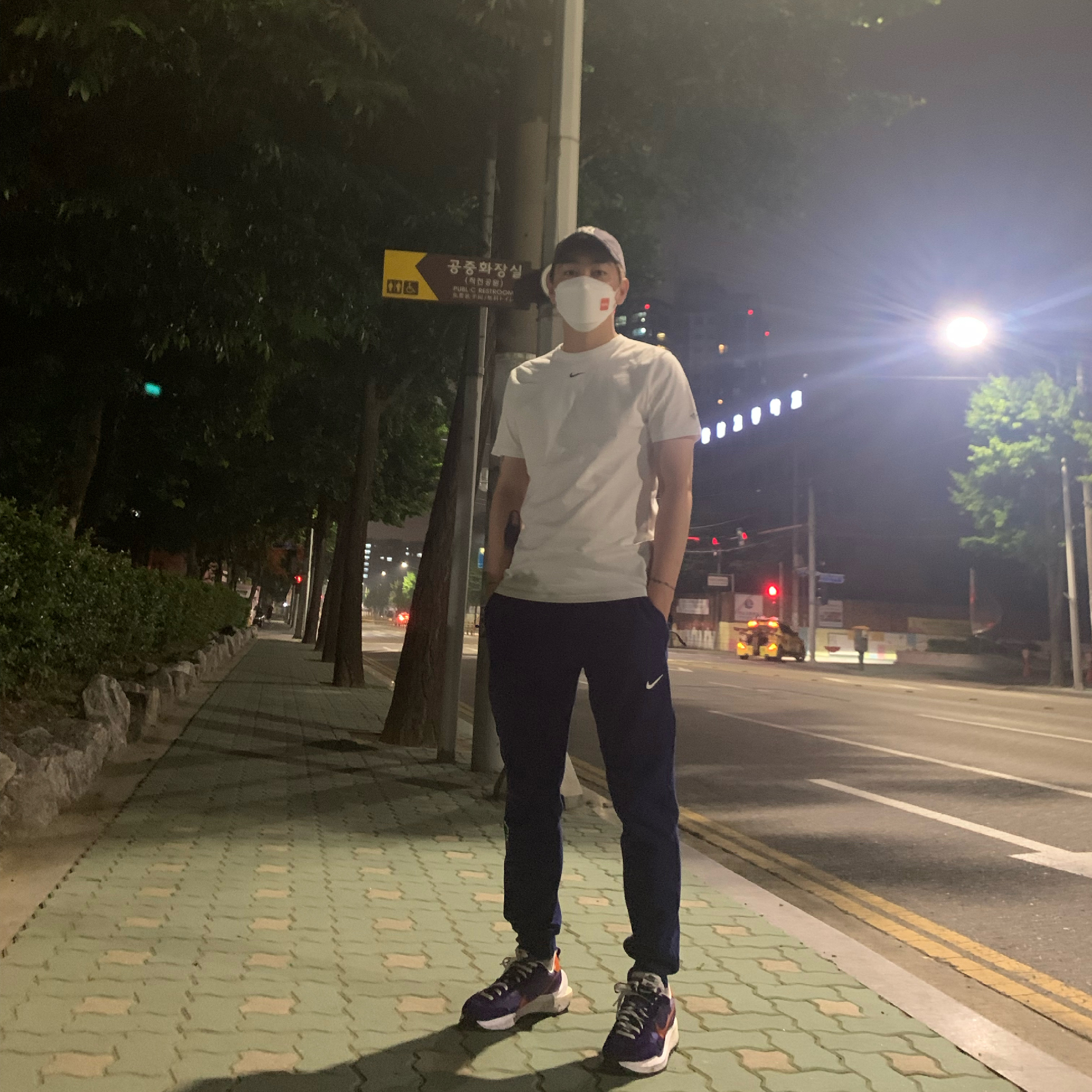 Nike x Drake Nocta Cardinal Stock Essential Fleece Pants Navy - Asia, Nike x Drake Nocta Cardinal Stock Essential T-Shirt White - Asia 착용 스타일