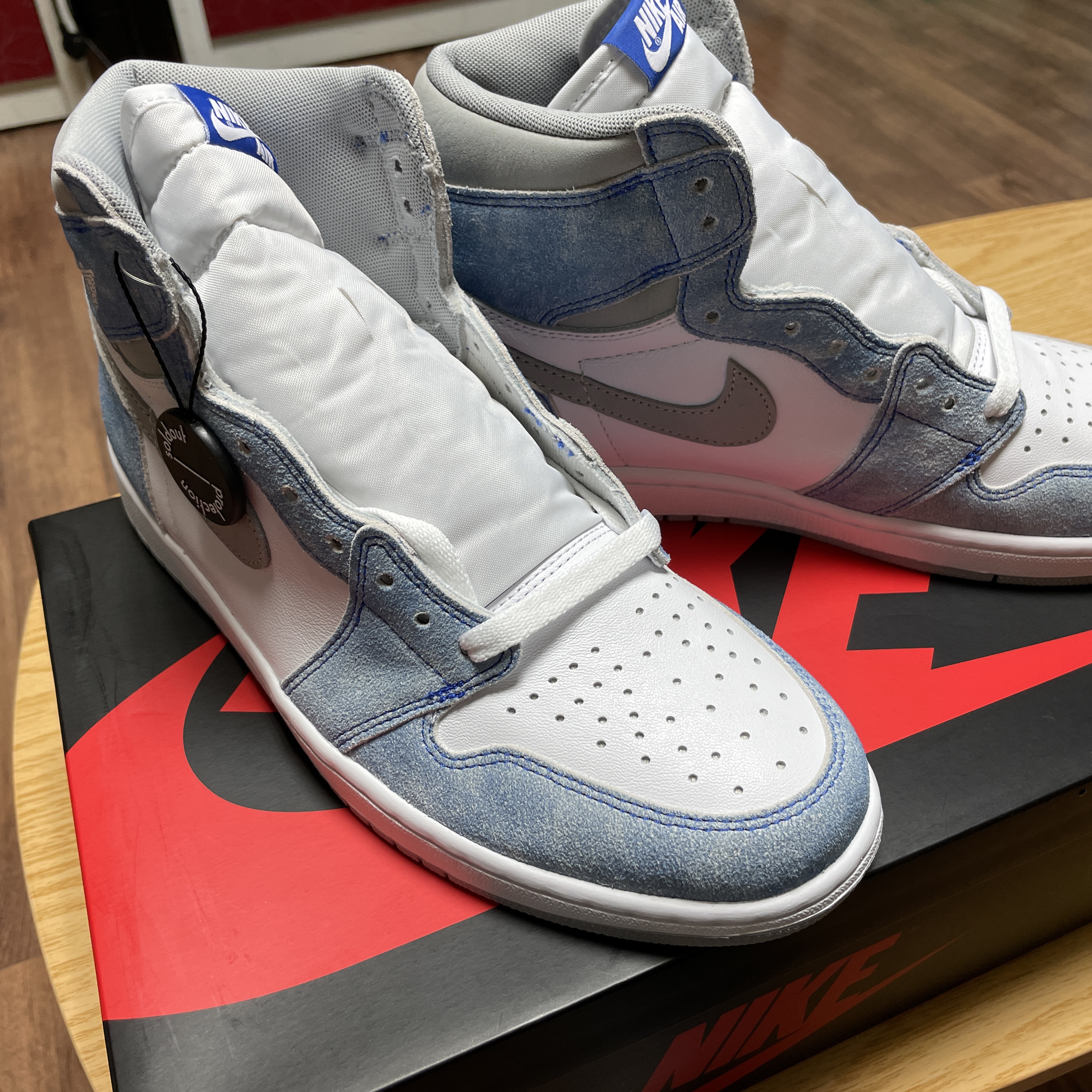 Jordan 1 Retro High OG Hyper Royal, Jordan 1 Mid Gym Red Black White 착용 스타일 - 1