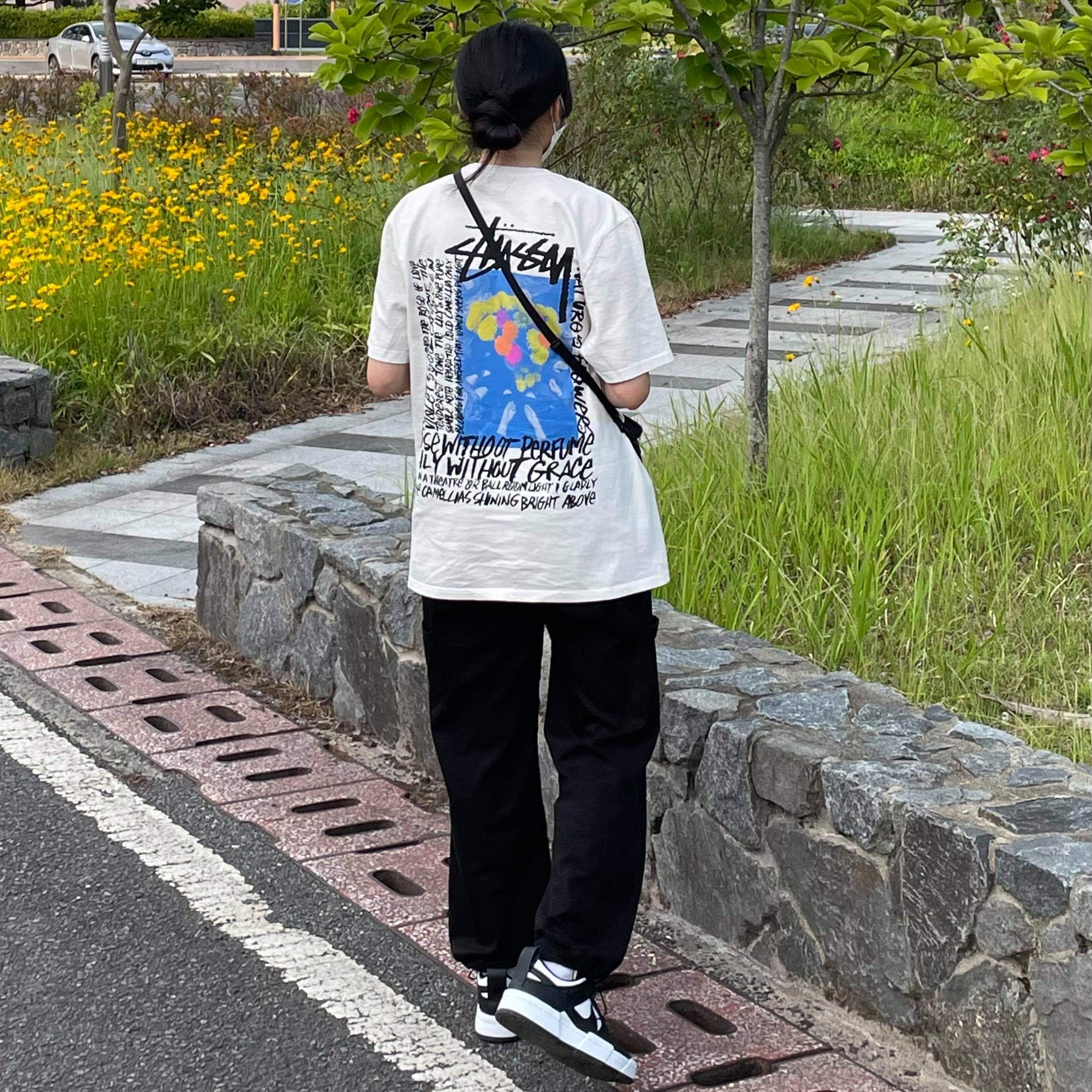 Stussy Camellias Pig. Dyed T-Shirt Natural, (W) Nike Dunk Low Disrupt Black White 착용 스타일