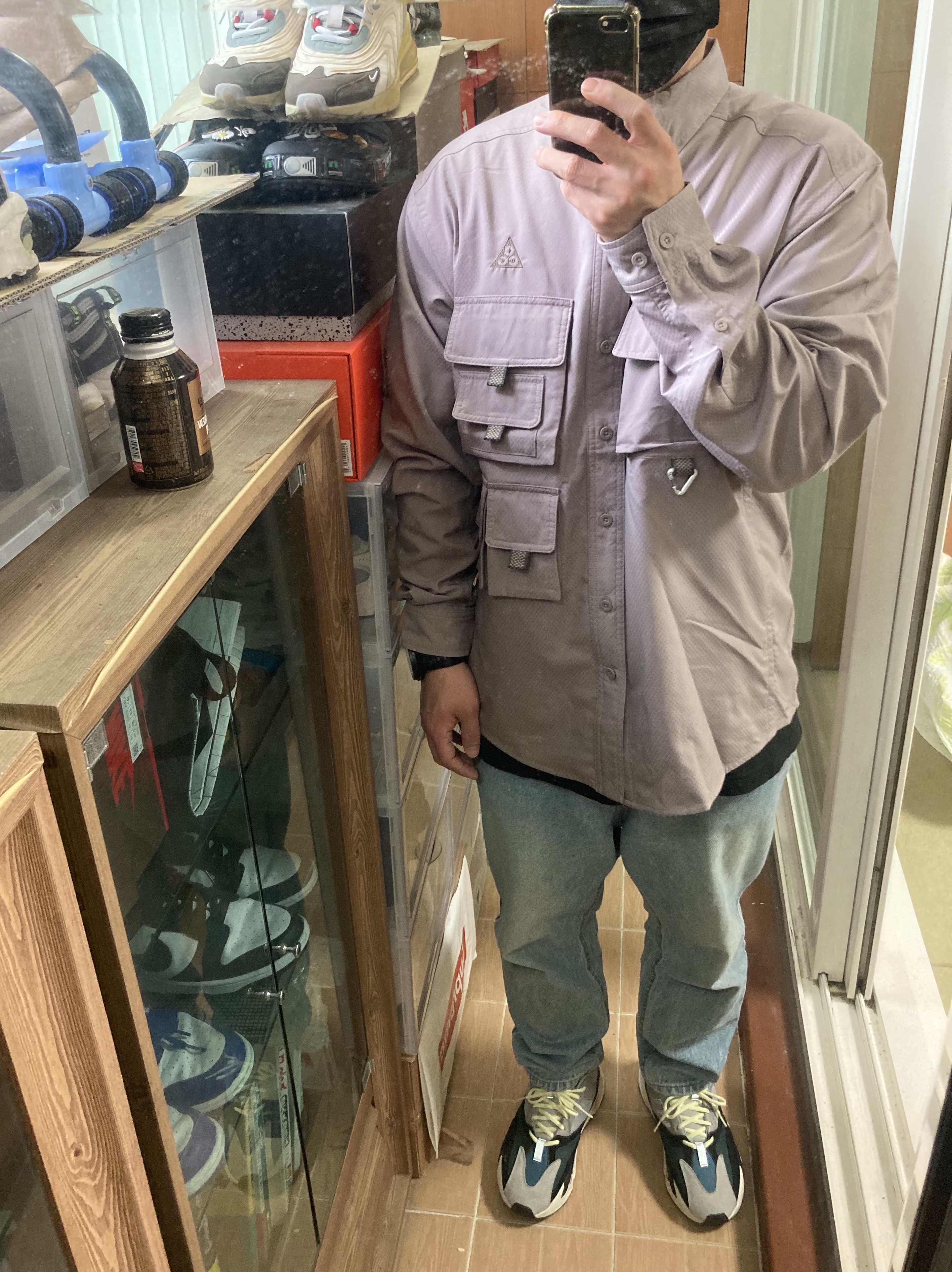 Adidas Yeezy Boost 700 Wave Runner Solid Grey 2017/2019, Nike ACG Devastation Trail Work Shirt Black - US/EU 착용 스타일
