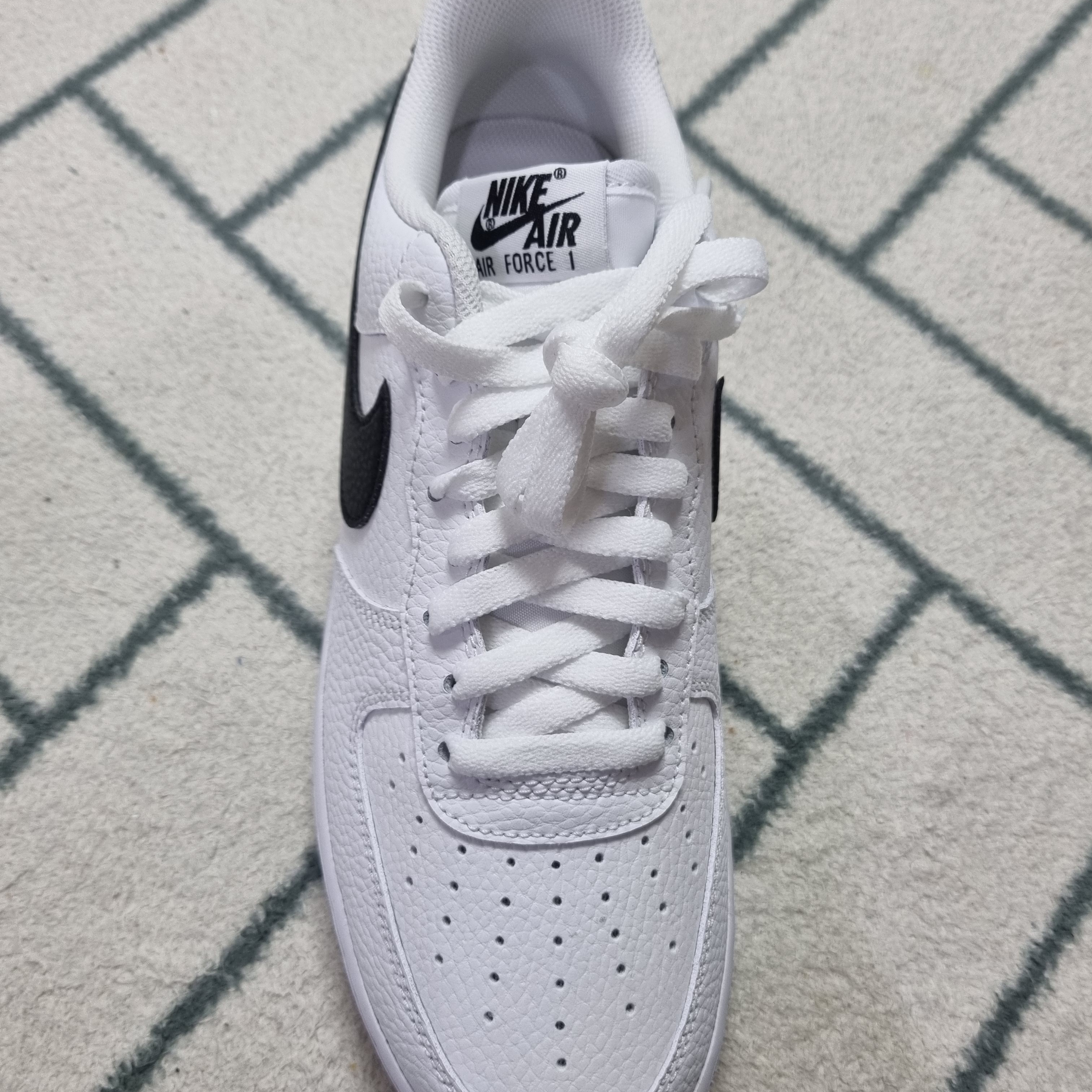 Nike Air Force 1 '07 White Black 착용 스타일 - 1