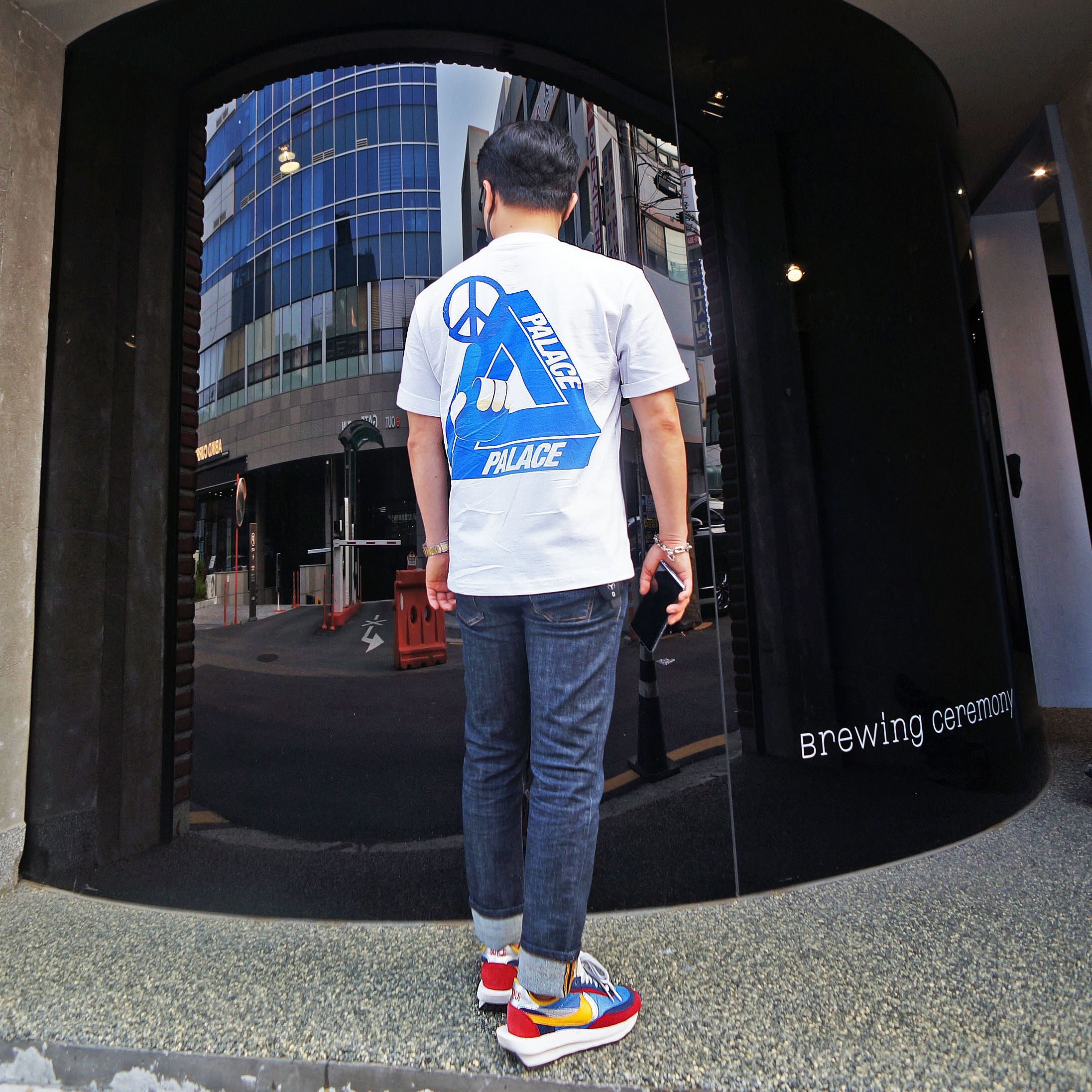 Palace Tri-Smiler T-Shirt White - 20SS, Nike x Sacai LDWaffle Blue Multi 착용 스타일