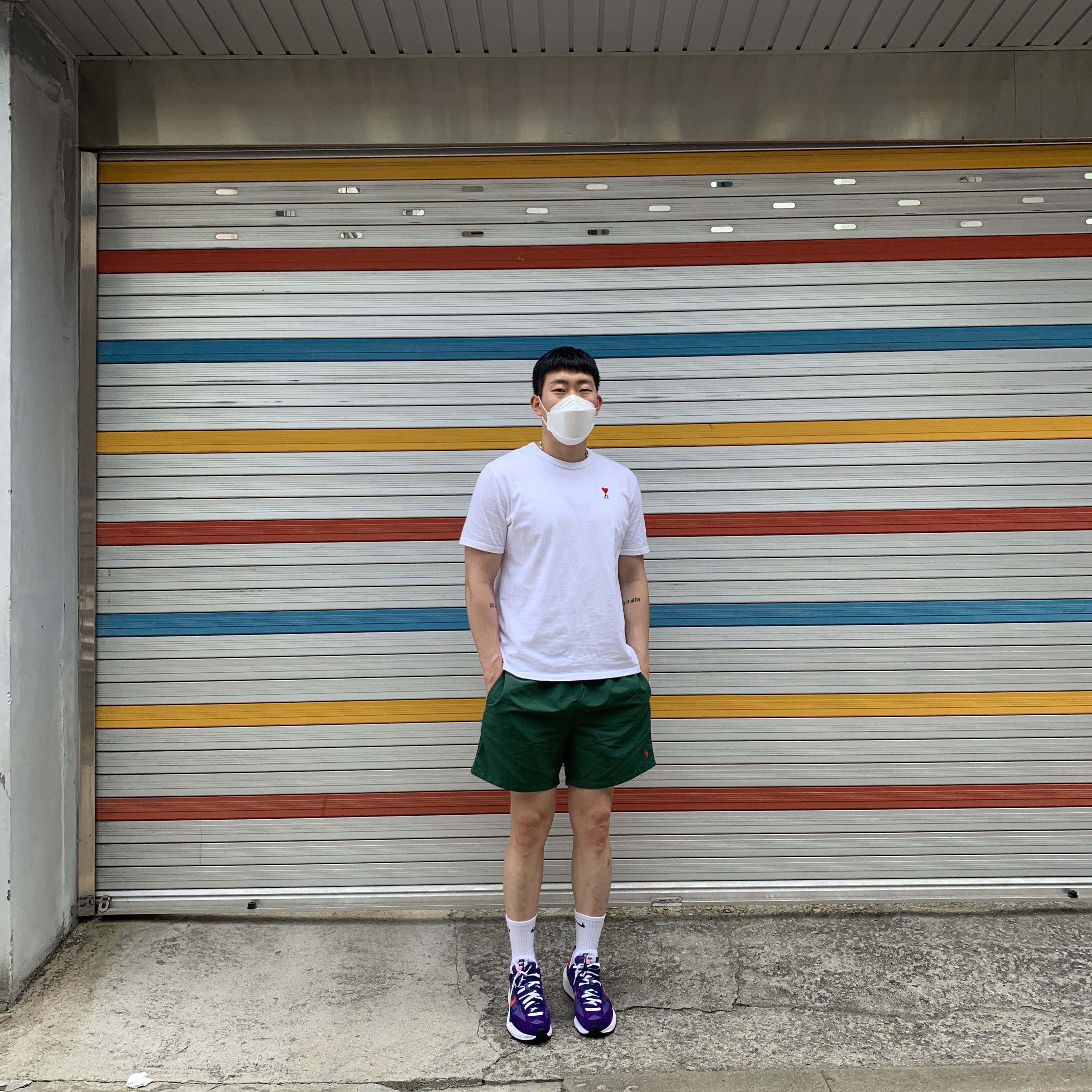 Nike x Sacai VaporWaffle Dark Iris, AMI de Coeur T-Shirt White Blanc 착용 스타일 - 2