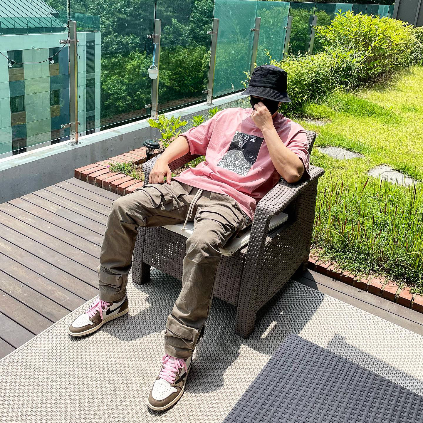 Jordan x Union Reverse Dunk T-Shirt Rust Pink, Jordan 1 x Travis Scott Retro High OG SP Mocha 착용 스타일