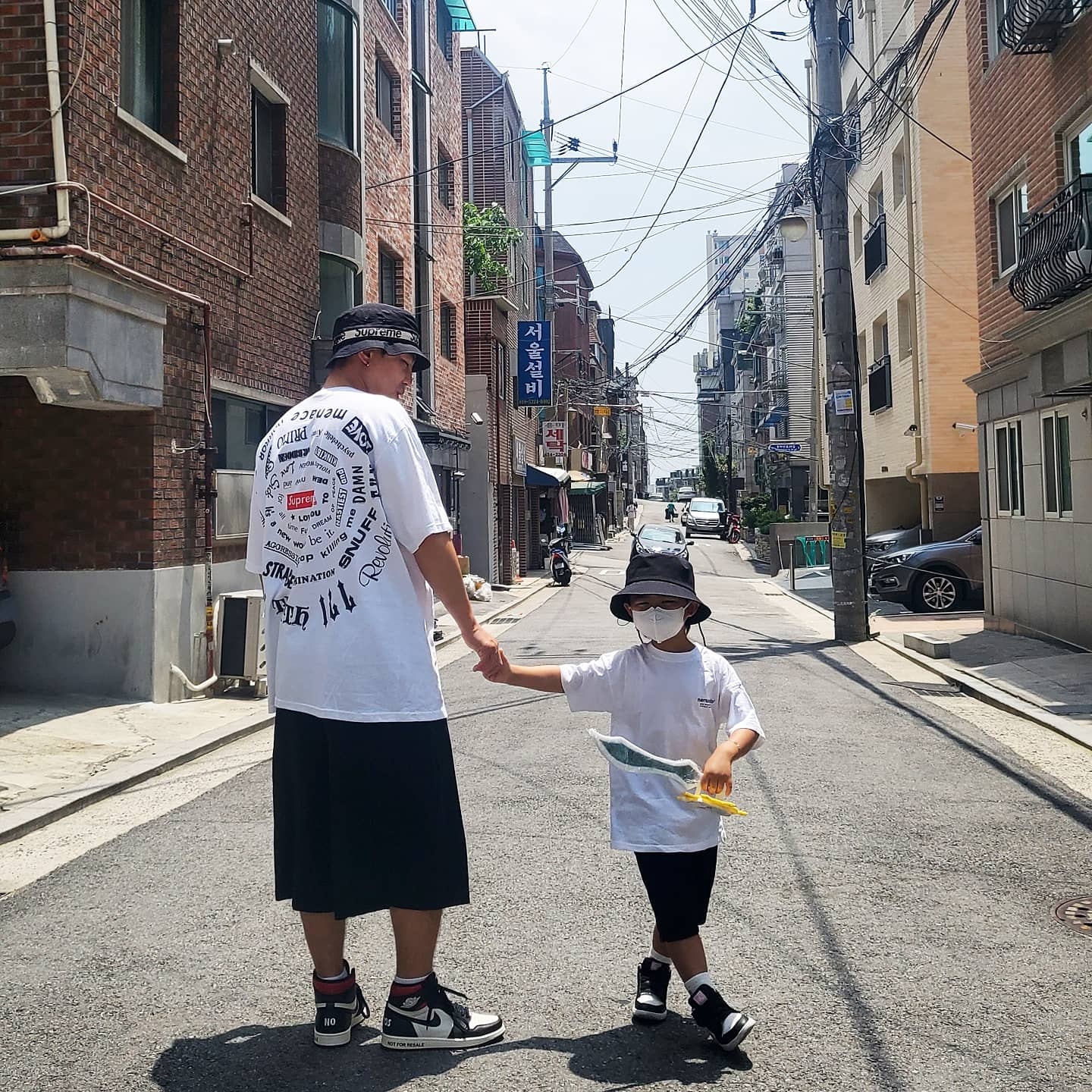 (PS) Jordan 1 Mid Alt Light Arctic Pink, Jordan 1 Retro High Not for Resale Varsity Red 착용 스타일