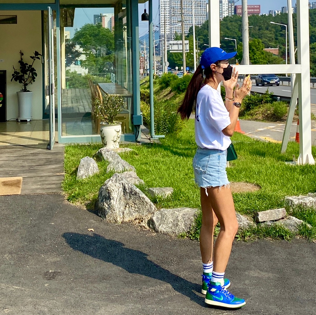 IAB Studio T-Shirt White, (W) Jordan 1 x Aleali May Zoom CMFT SP Califia 착용 스타일 - 2