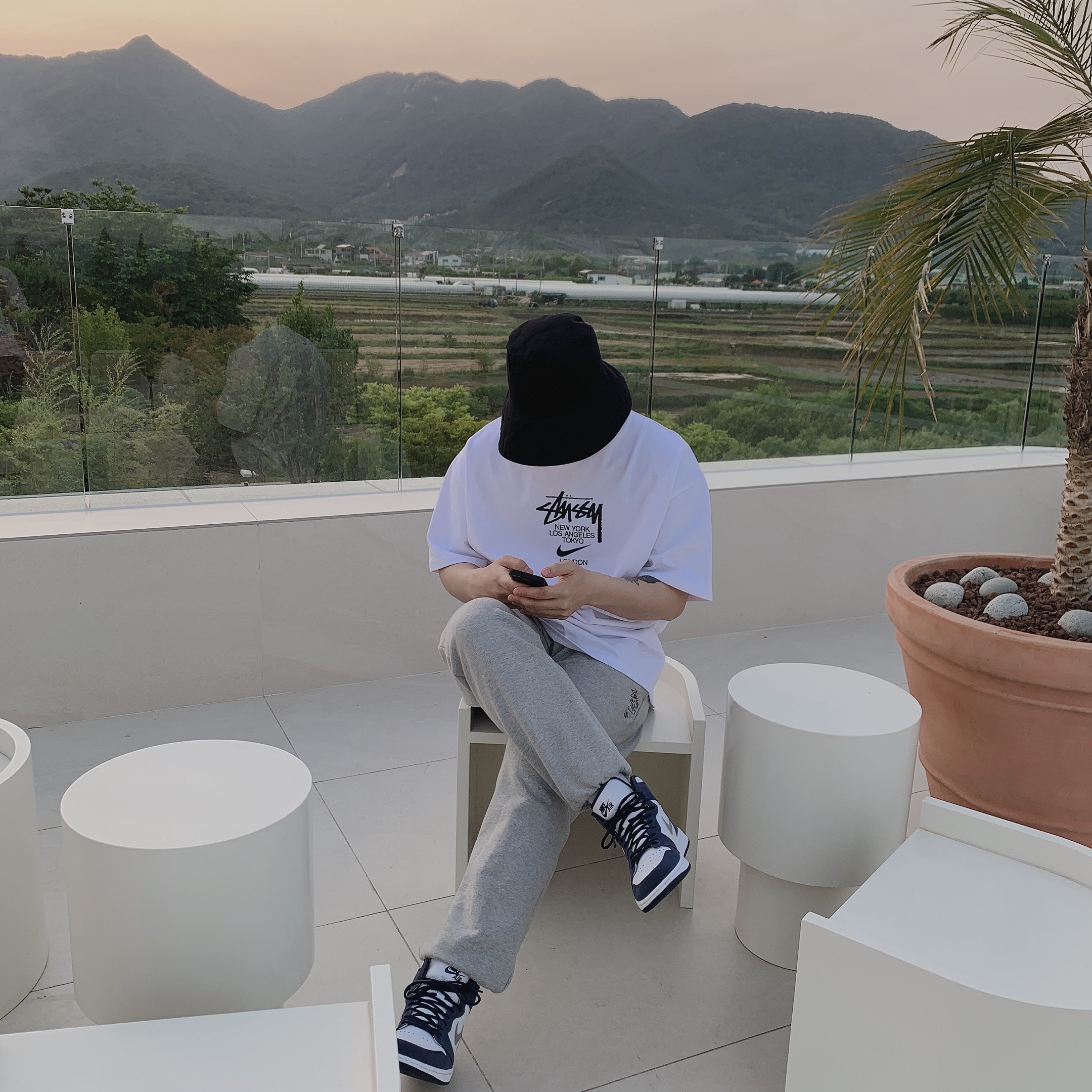Jordan 1 Retro High OG CO.JP Midnight Navy, Nike x Stussy WT T-Shirt White - US/EU 착용 스타일