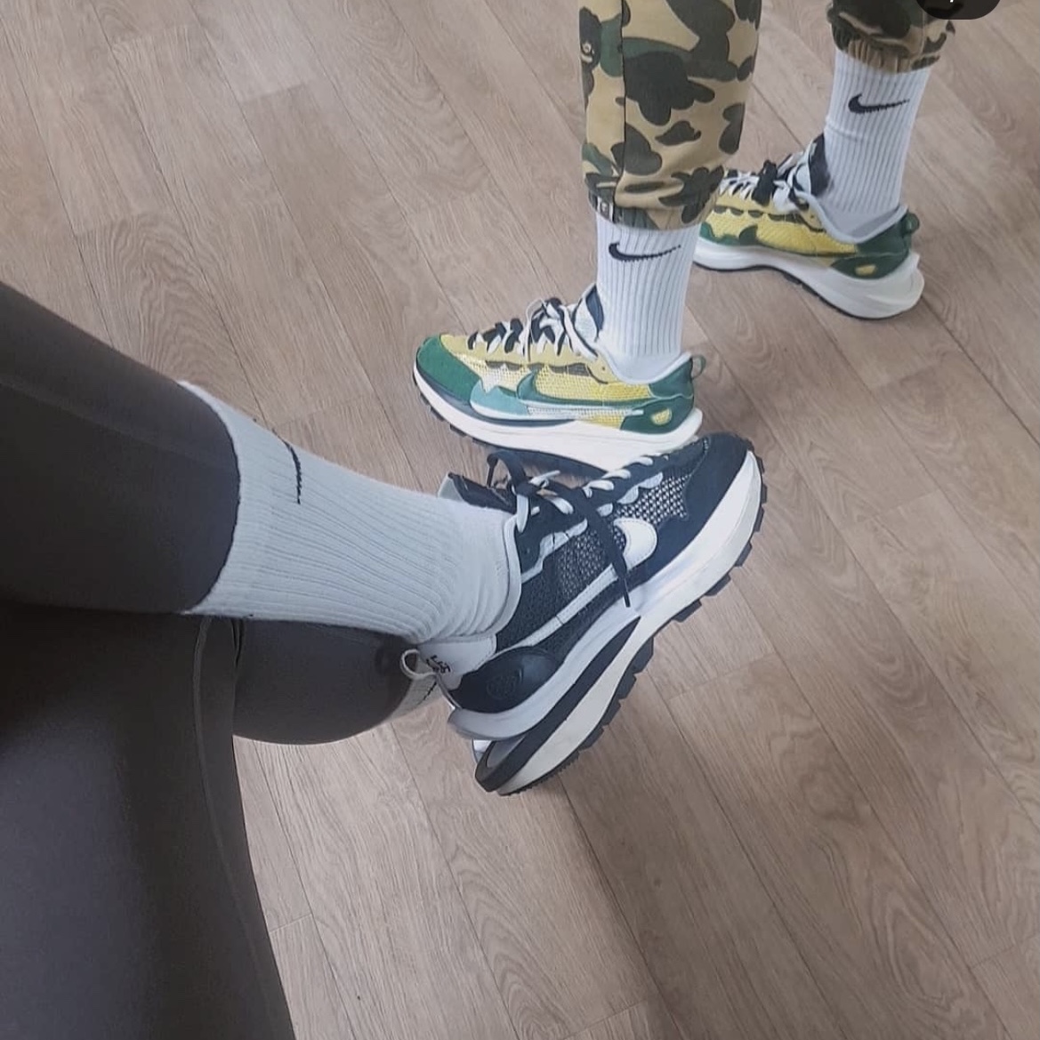 Nike x Sacai VaporWaffle Tour Yellow & Gorge Green Sail, Nike x Sacai VaporWaffle Black White 착용 스타일