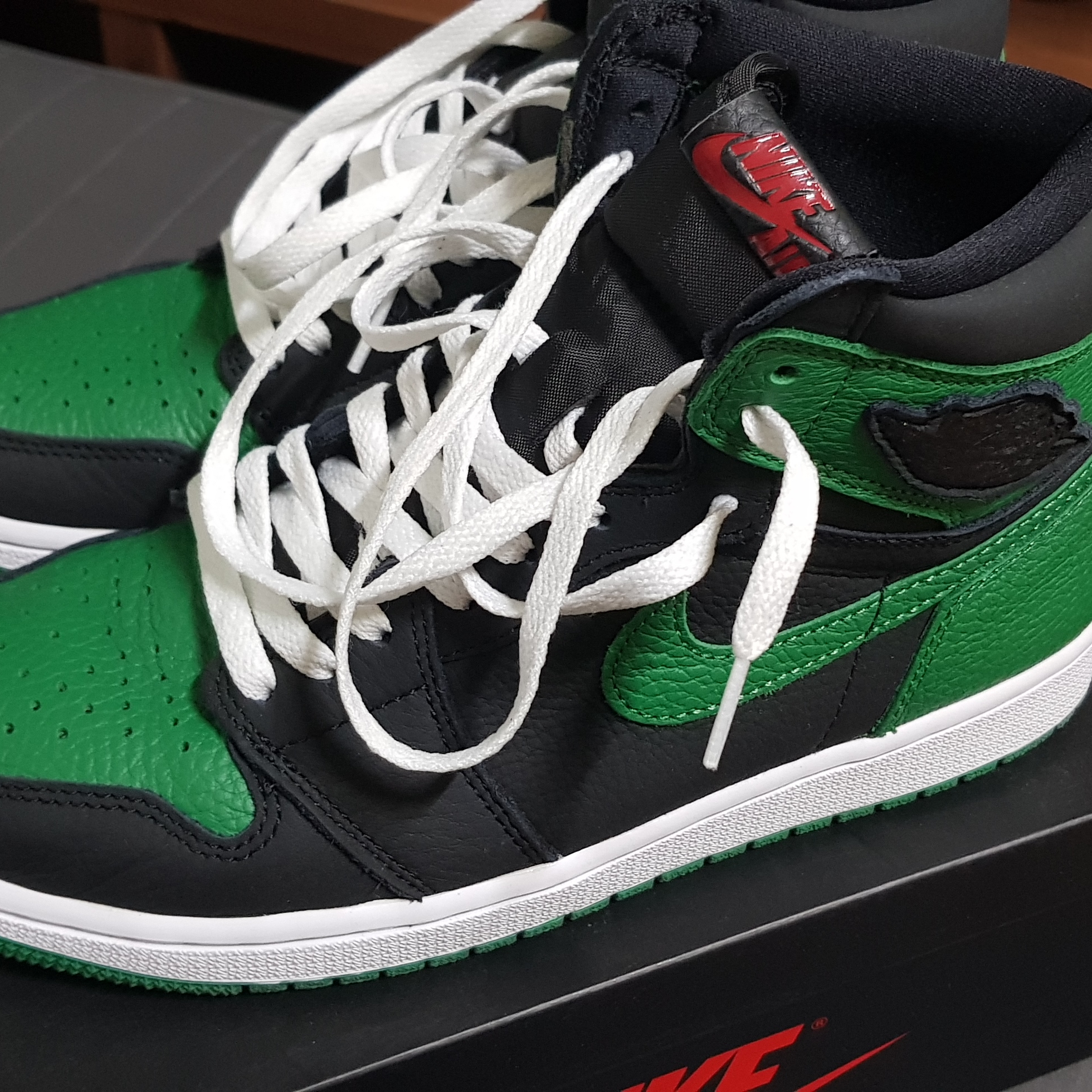 Jordan 1 Retro High OG Pine Green Black 착용 스타일