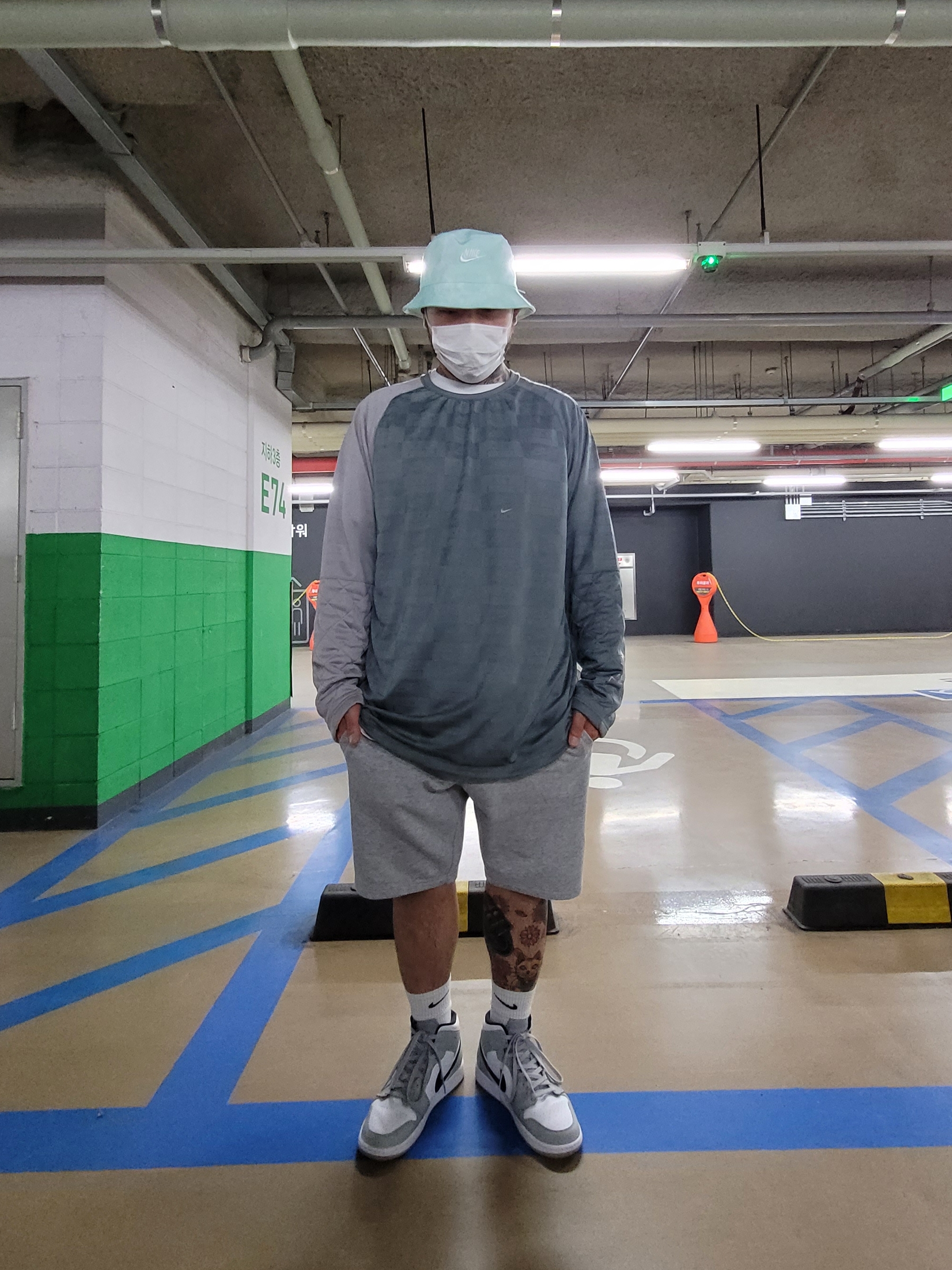 Jordan 1 Mid Light Smoke Grey 착용 스타일