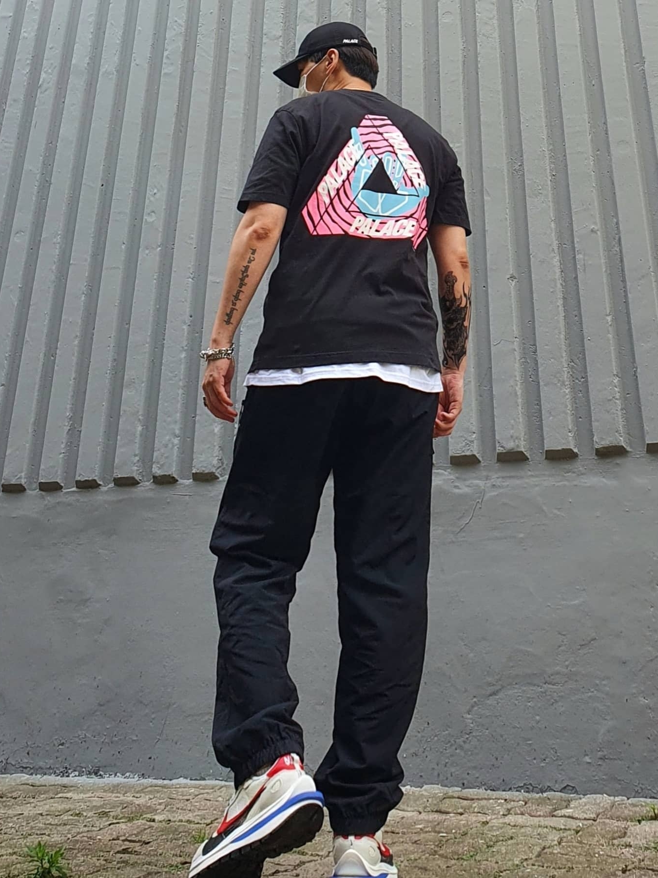 Palace Tri-Zooted Shakka T-Shirt Black - 20FW, Nike x Sacai VaporWaffle Royal Fuchsia 착용 스타일