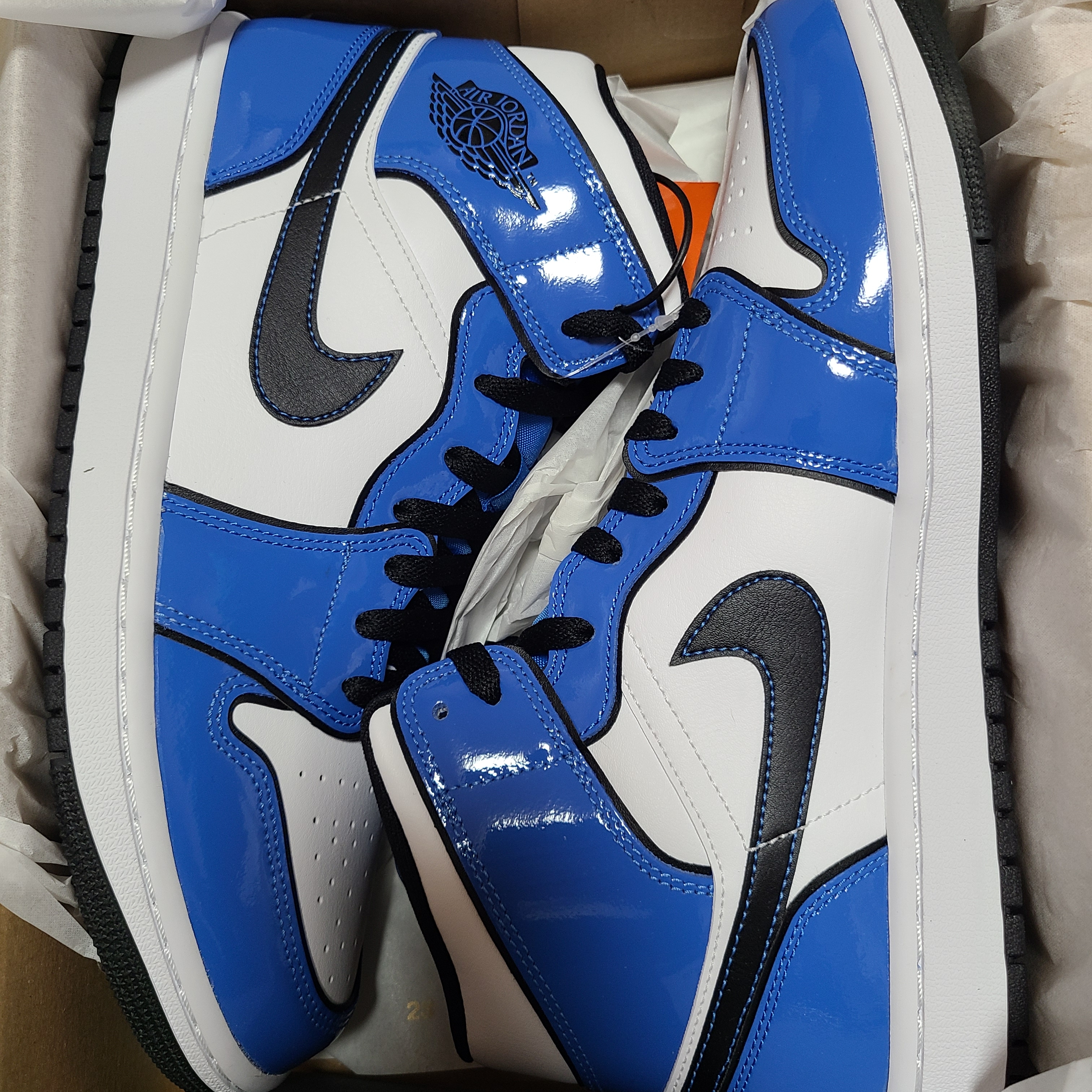 Jordan 1 Mid SE Signal Blue 착용 스타일 - 2