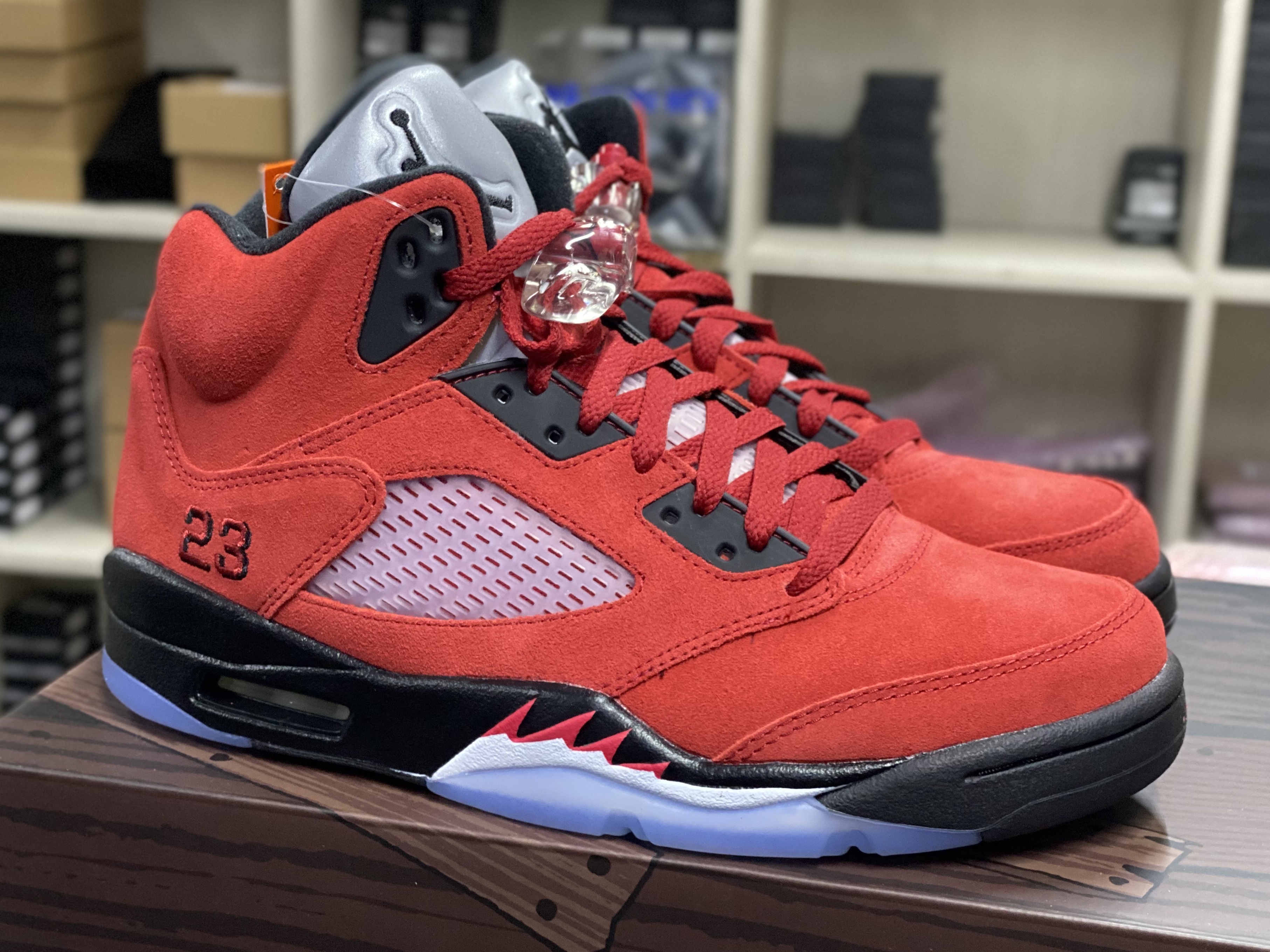 Jordan 5 Retro Toro Bravo 착용 스타일