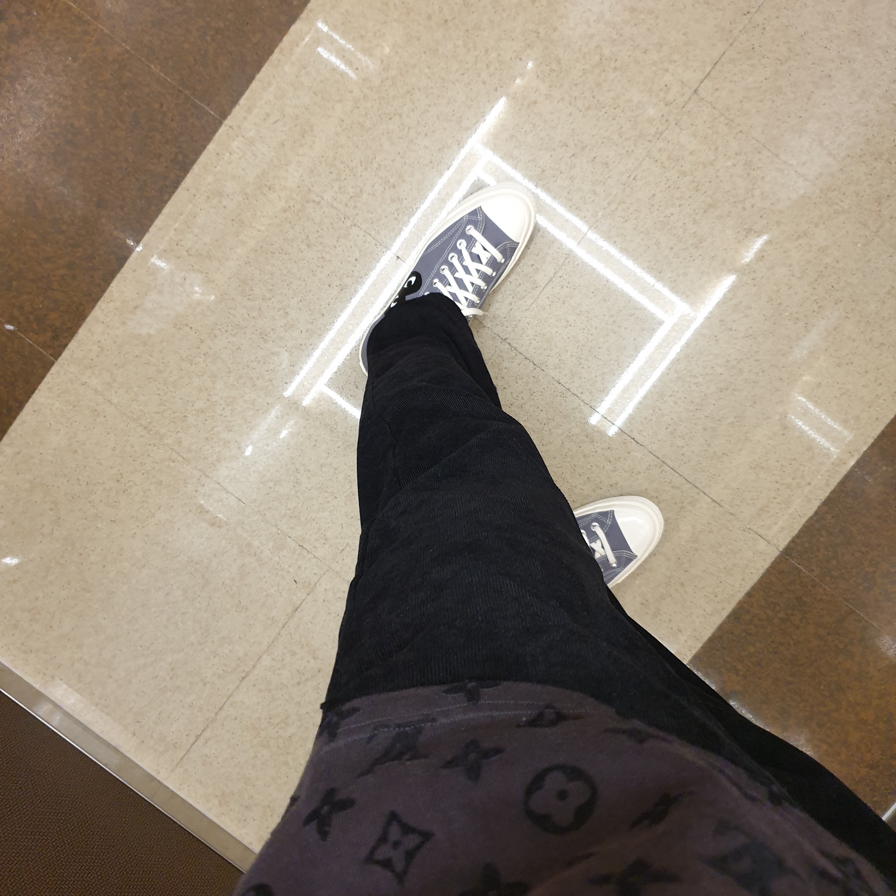 Converse x Play Comme des Garcons Chuck 70 Ox Steel Gray 착용 스타일 - 5