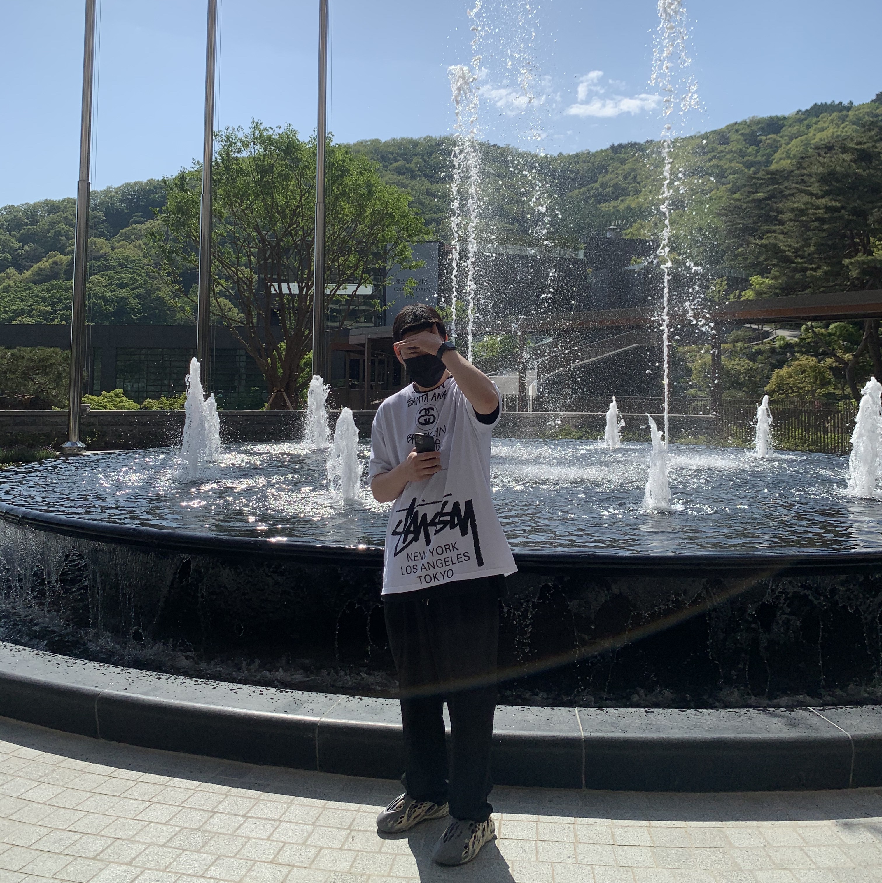 Stussy x Takahiromiyashita The Soloist 40 WT T-Shirt, Adidas Yeezy Foam RNNR MXT Moon Gray 착용 스타일