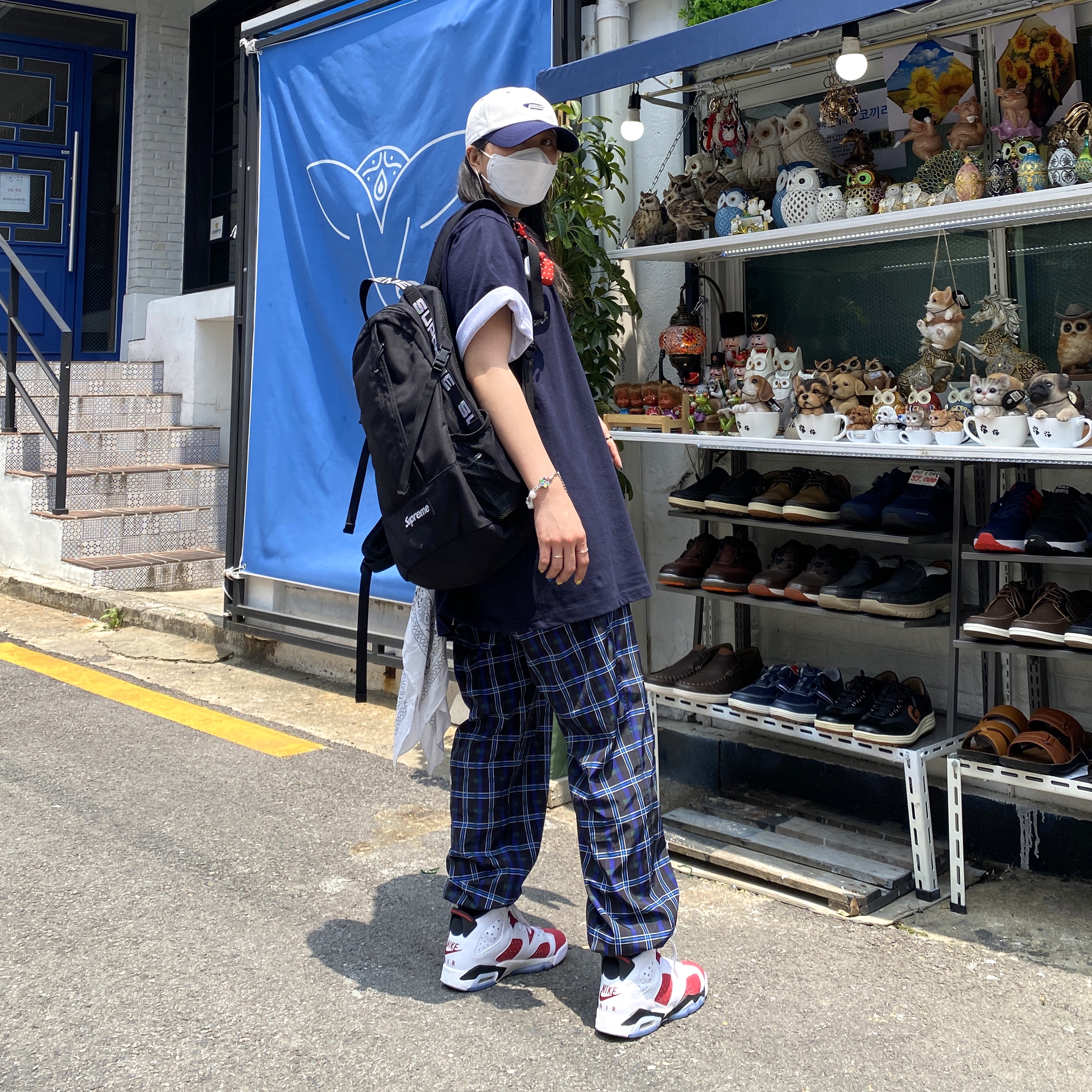 Supreme Backpack Black - 18SS, (GS) Jordan 6 Retro Carmine 2021 착용 스타일 - 1
