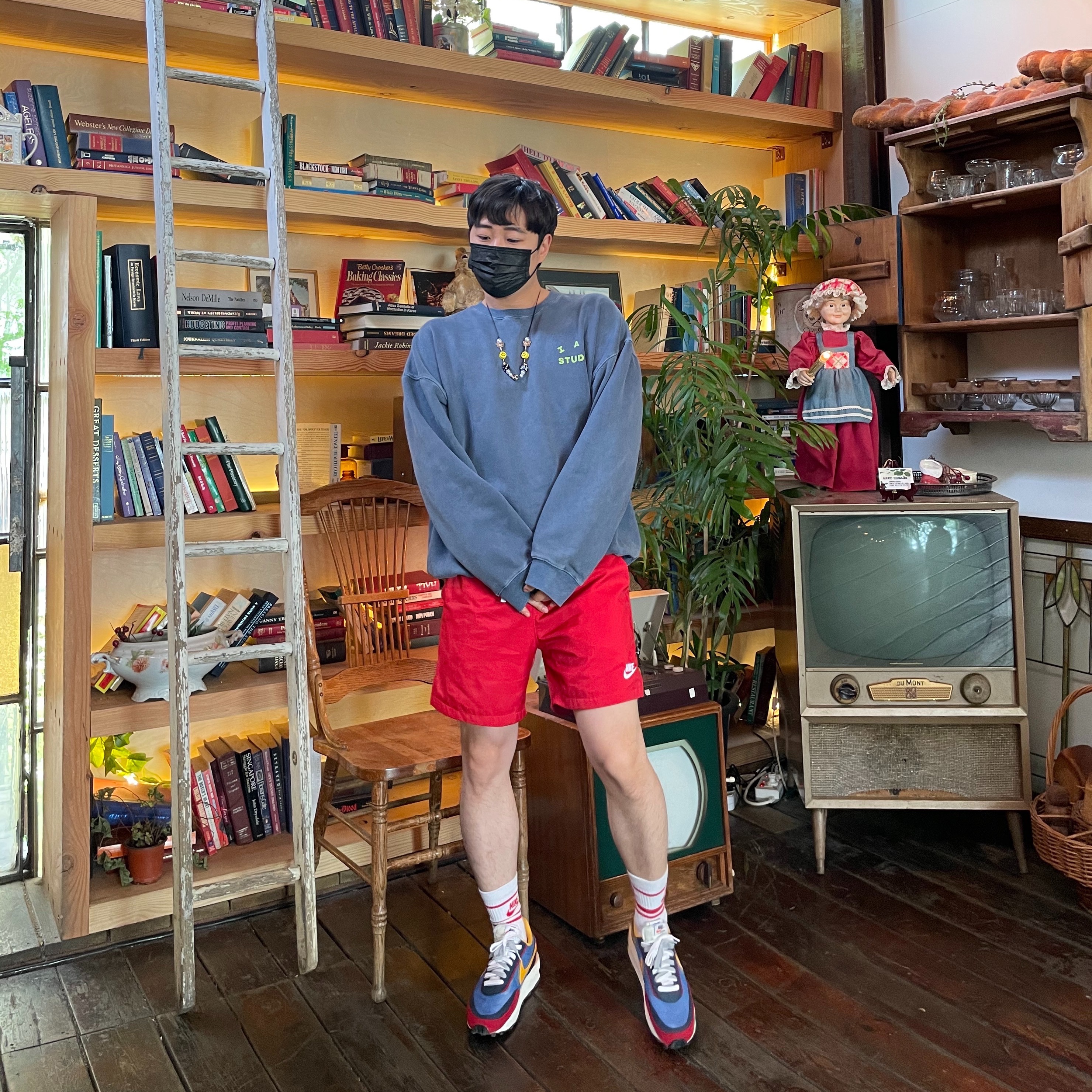 Nike x Sacai LDWaffle Blue Multi, IAB Studio Pigment Sweatshirt Navy 착용 스타일