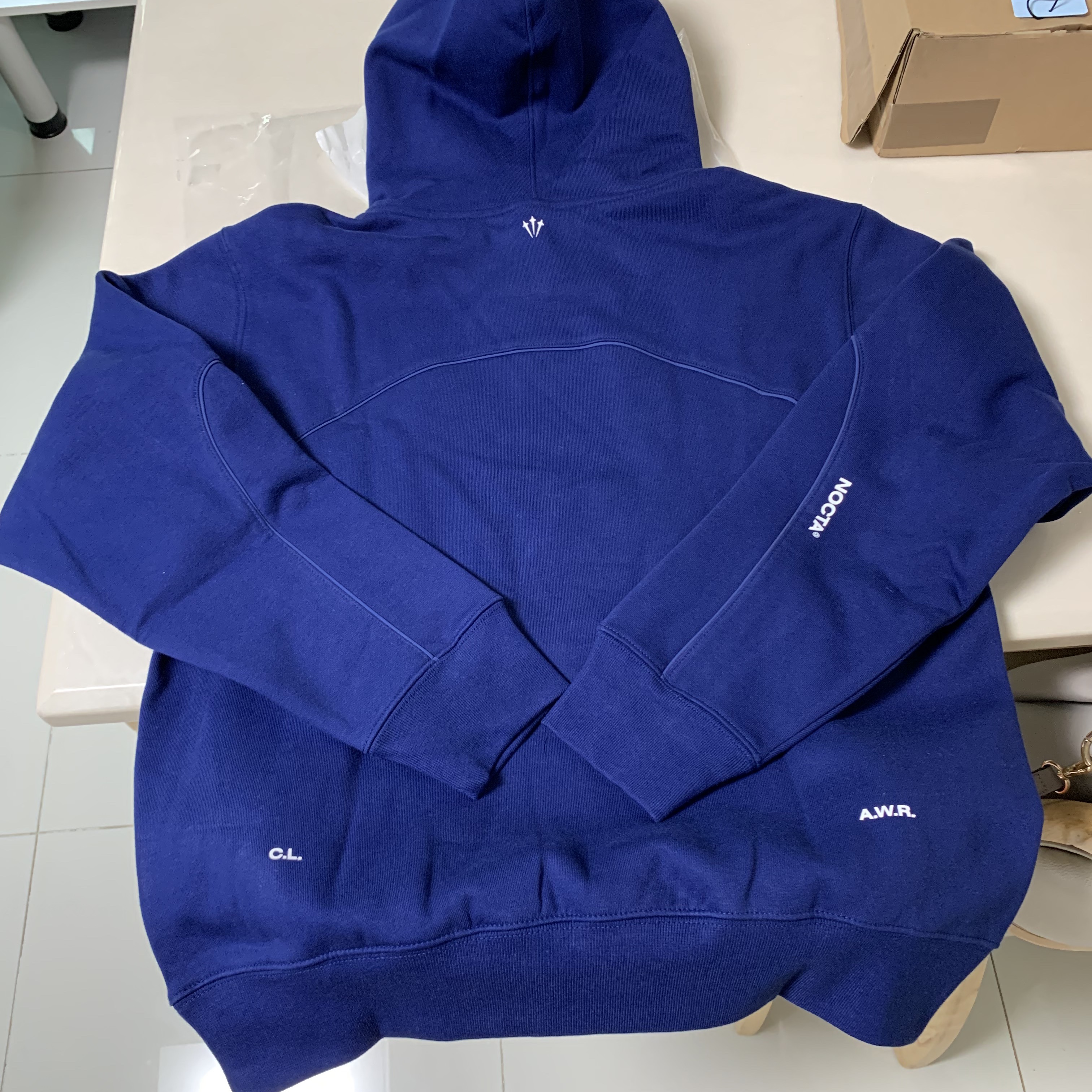 Nike x Drake Nocta Cardinal Stock Essential Hoodie Navy - US/EU, Nike x Drake Nocta Cardinal Stock Essential Hoodie Navy - Asia 착용 스타일 - 4