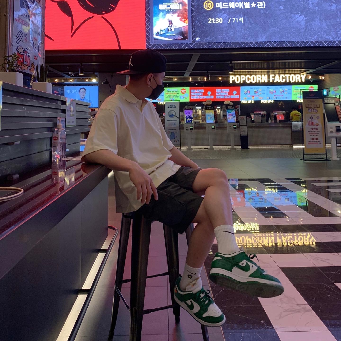 Essentials Short Sleeve Polo Cream - 21SS, Nike x Off-White Dunk Low Pine Green 착용 스타일 - 4