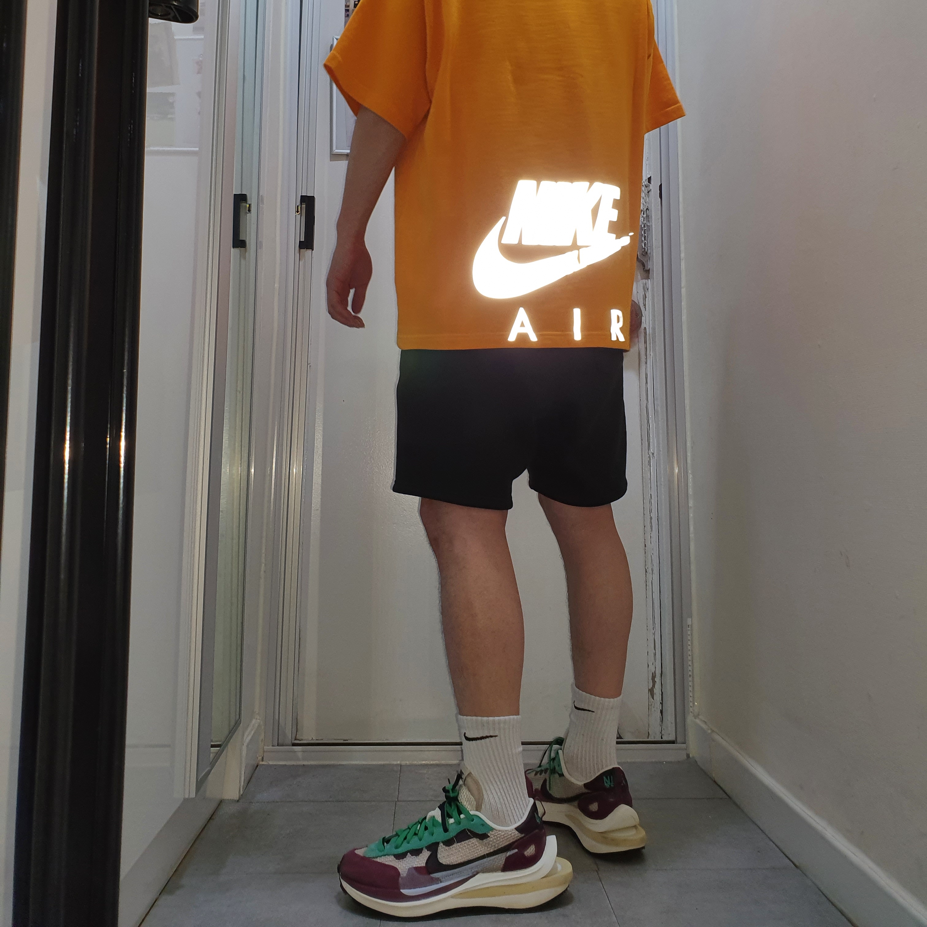 Nike x Kim Jones Oversized T-Shirt Circuit Orange - US/EU, Nike x Sacai VaporWaffle String & Black Villain Red 착용 스타일