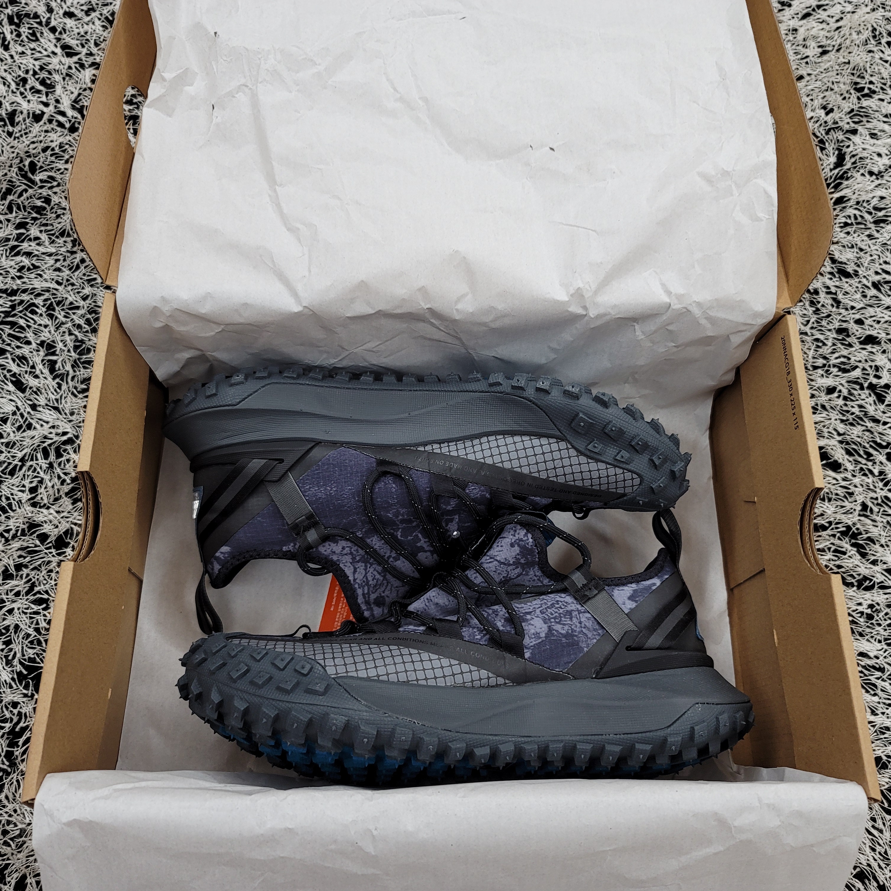 Nike ACG Mountain Fly Low Black 착용 스타일 - 2