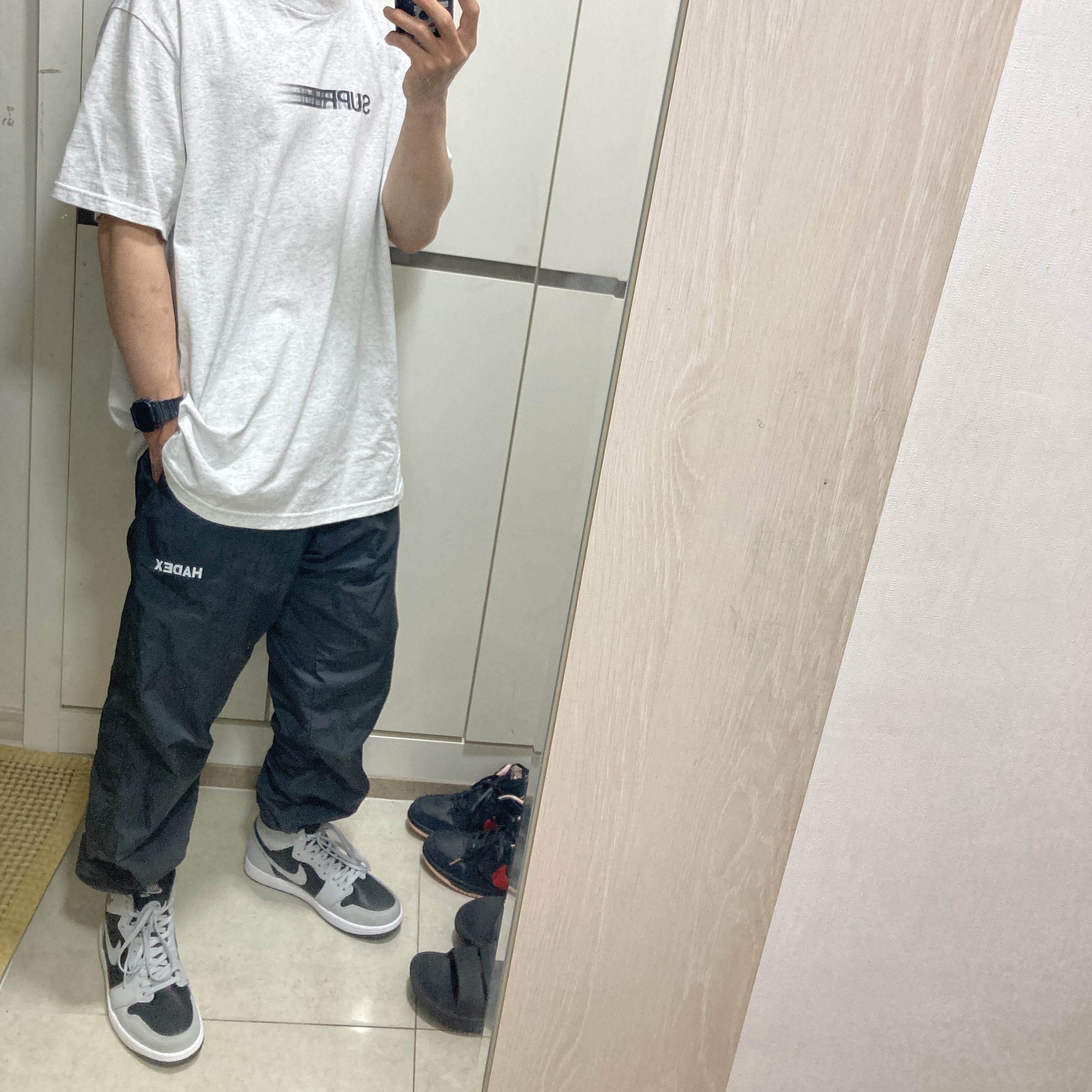 Jordan 1 Retro High OG Shadow 2.0, Supreme Motion Logo T-Shirt Ash Grey - 20SS ์ฐฉ์ฉ ์คํ์ผ