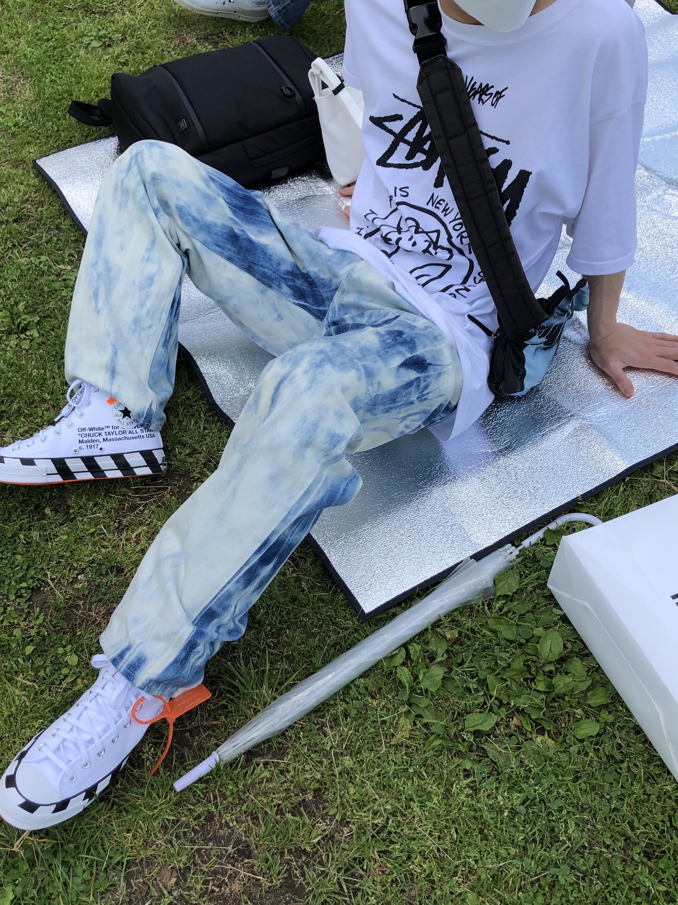 Stussy x Marc Jacobs 40 WT T-Shirt, Converse x Off-White Chuck 70 High V2 2021 착용 스타일