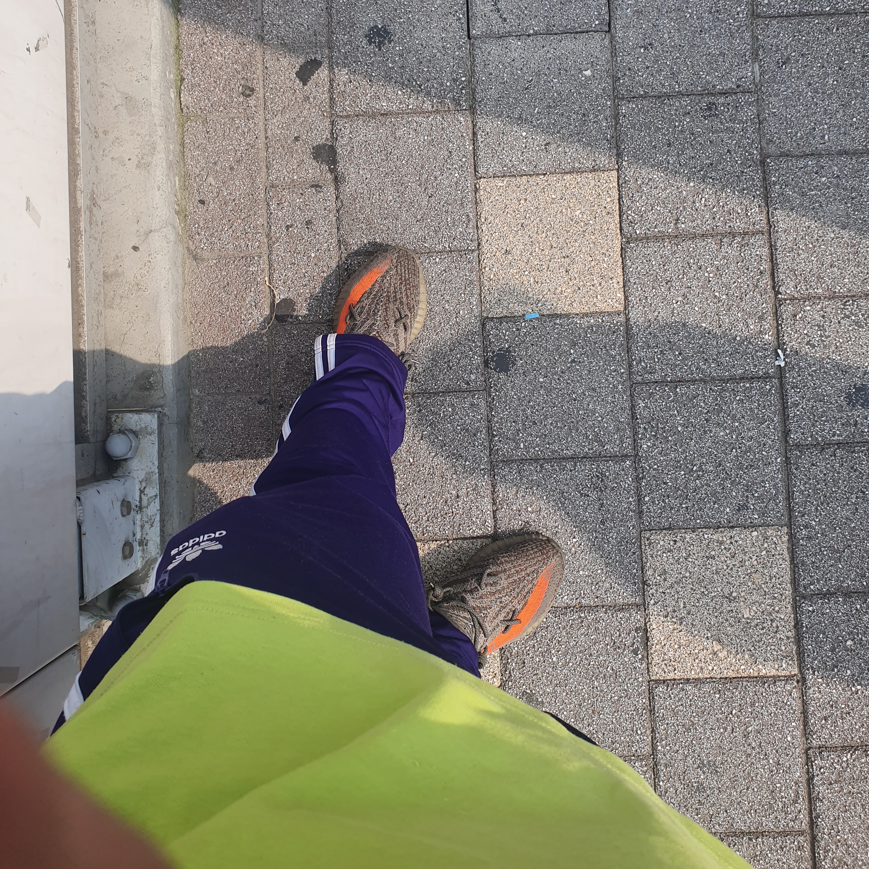 Adidas Yeezy Boost 350 V2 Beluga, IAB Studio T-Shirt Lime 착용 스타일