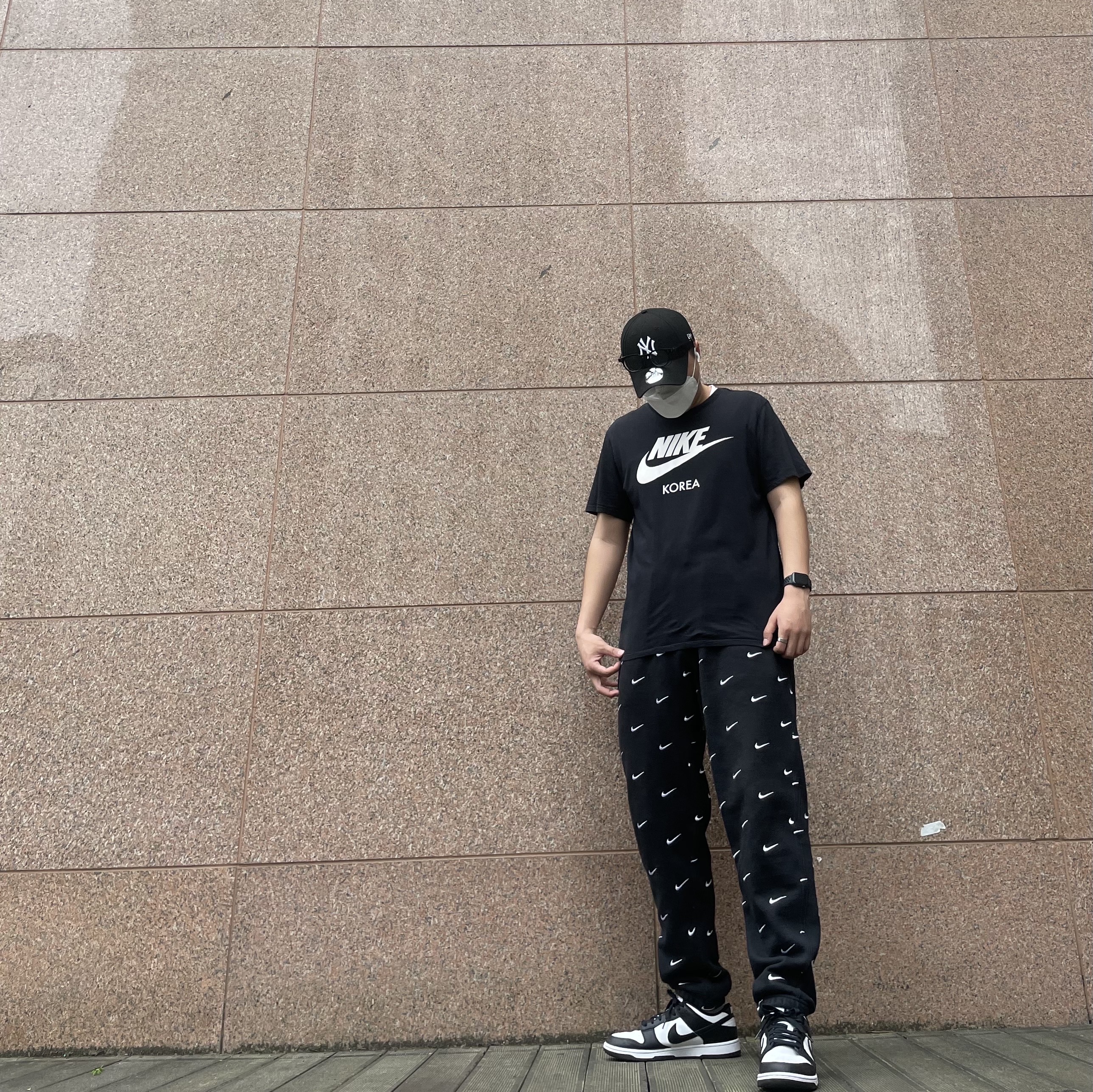 Nike Dunk Low Retro Black, Nike NRG Swoosh Logo Pants Black 착용 스타일