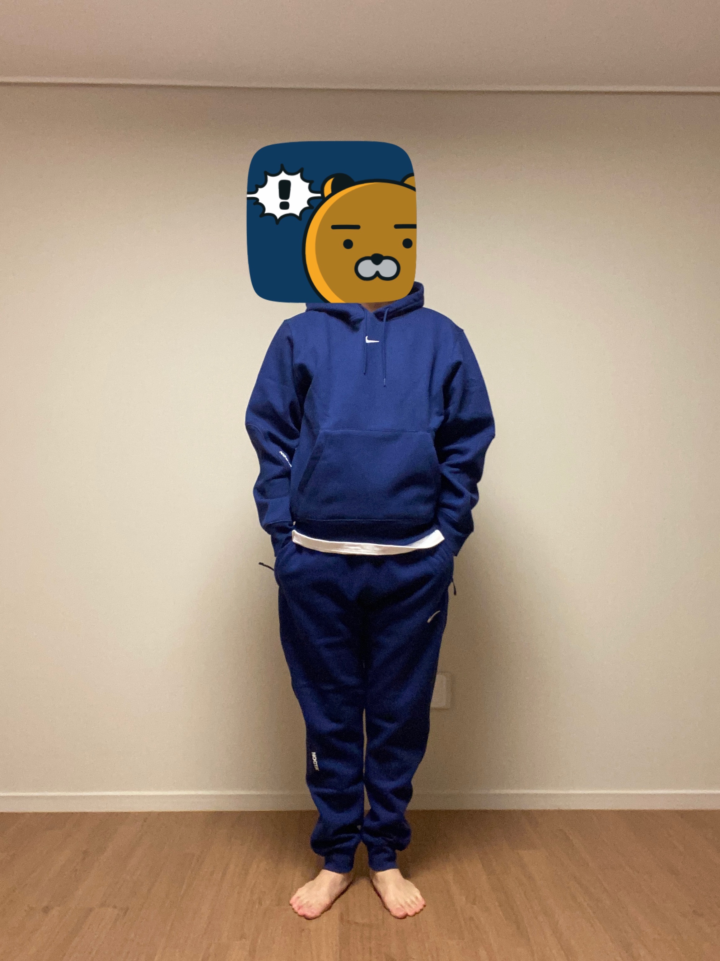 Nike x Drake Nocta Cardinal Stock Essential Hoodie Navy - Asia, Nike x Drake Nocta Cardinal Stock Essential Fleece Pants Navy - Asia 착용 스타일 - 1