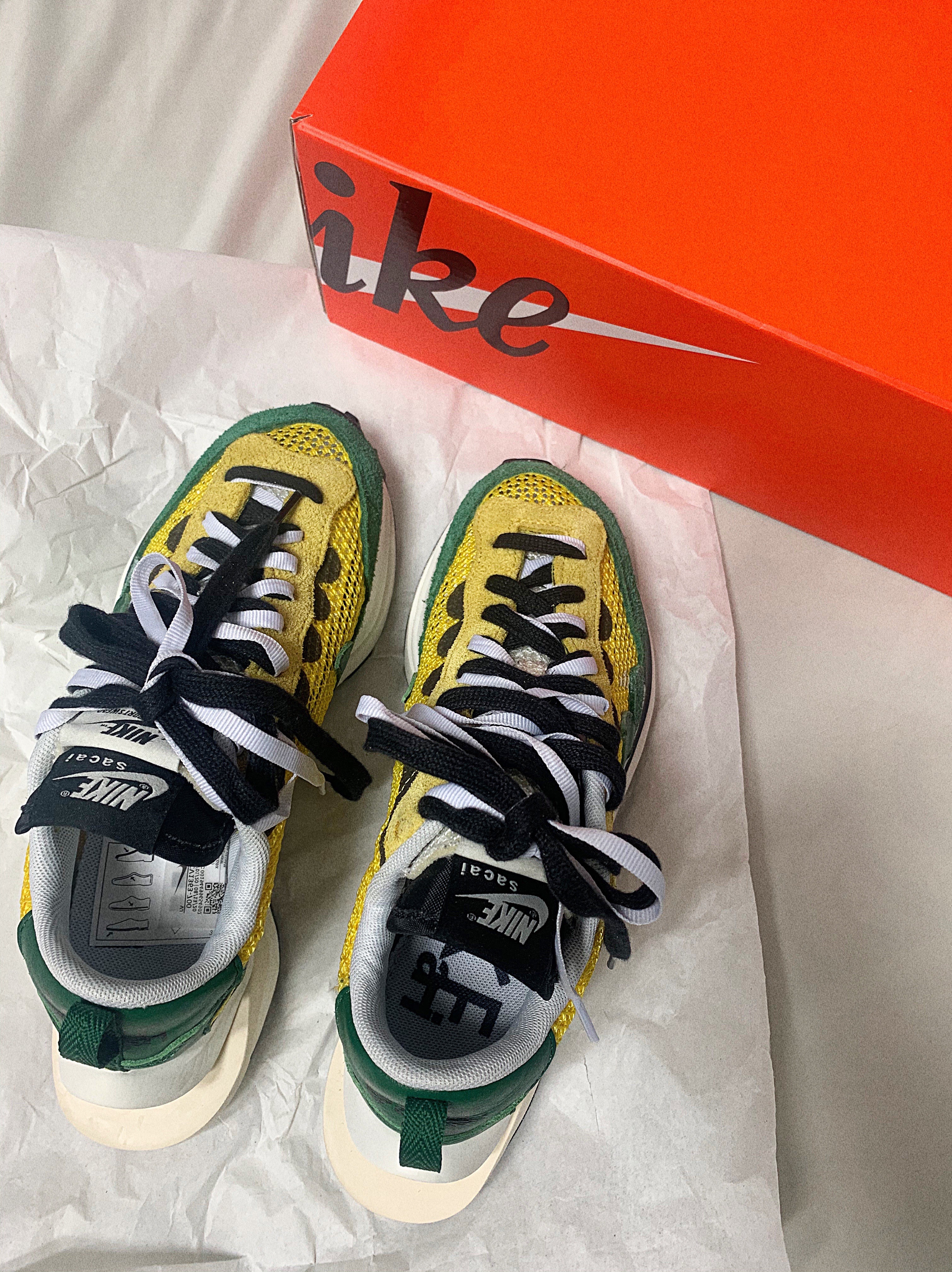 Nike x Sacai VaporWaffle Tour Yellow & Gorge Green Sail 착용 스타일 - 2