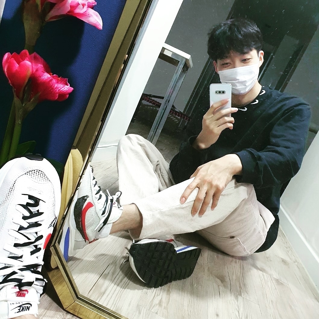 Nike x Sacai VaporWaffle Royal Fuchsia 착용 스타일