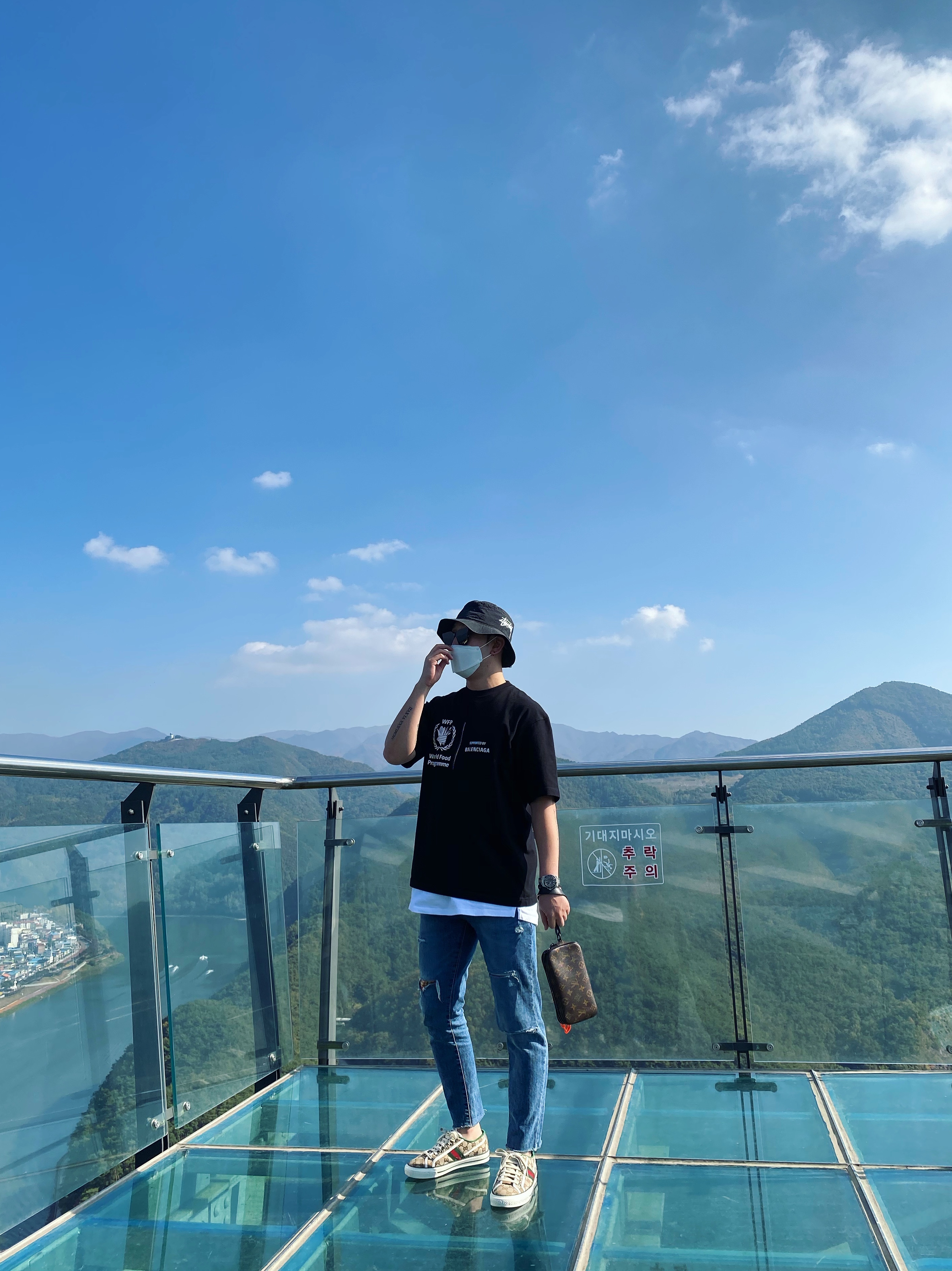 Nike x Stussy Bucket Hat Black, Gucci Tennis 1977 Ebony 착용 스타일